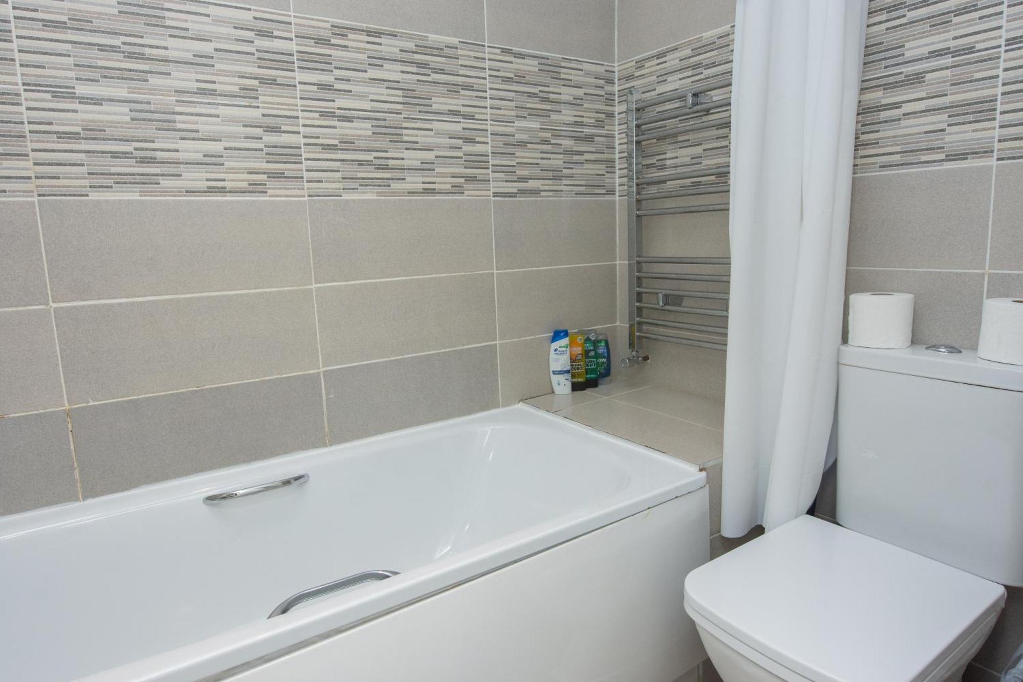 Apartment Evergreen Apartments- Flat 2 *