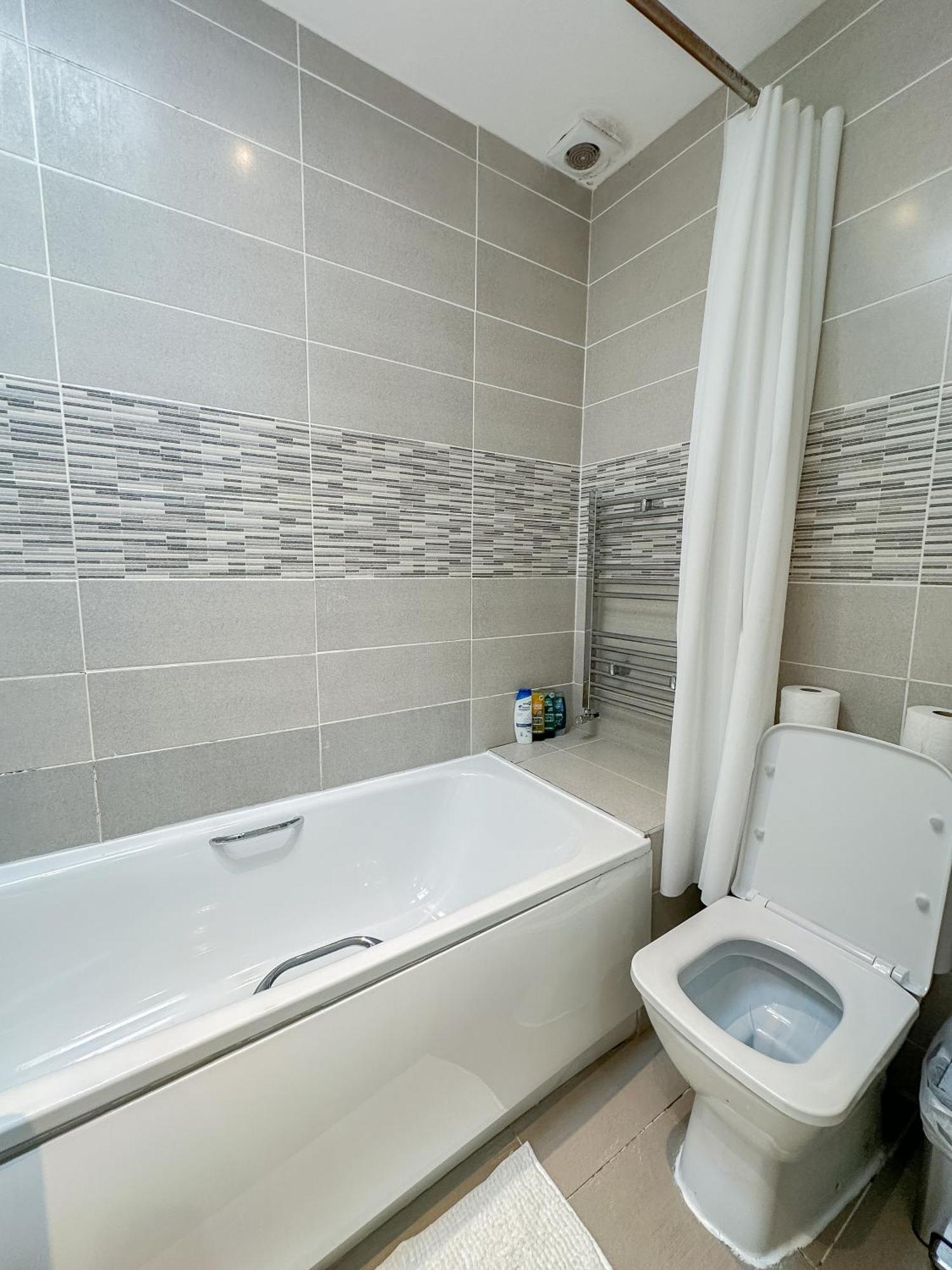 Evergreen Apartments- Flat 2 London