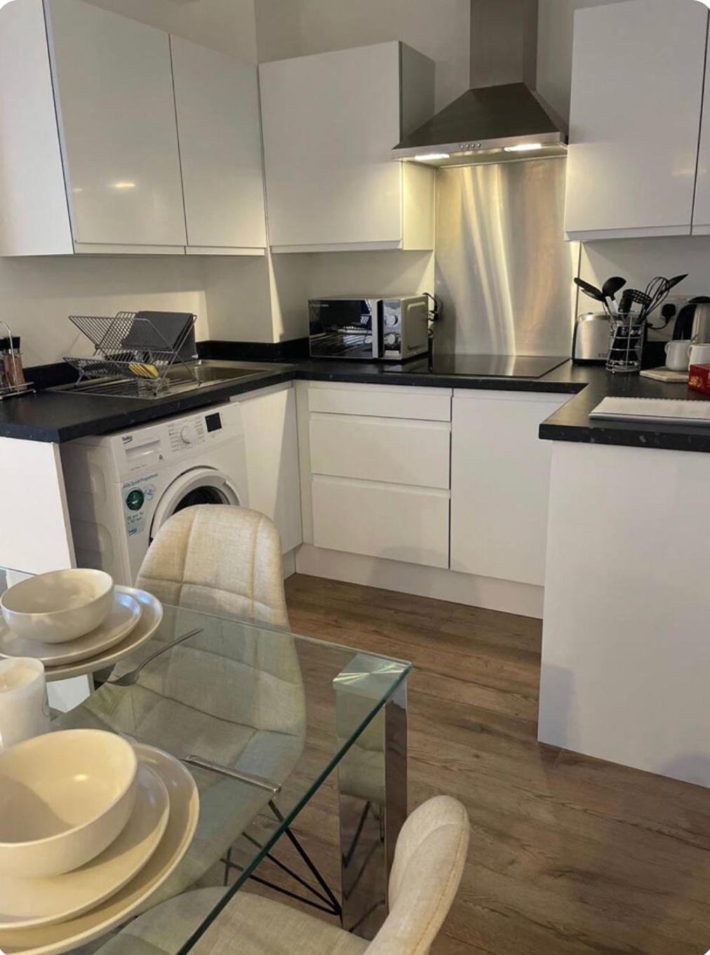 Modern In Popular South Kensington Location *