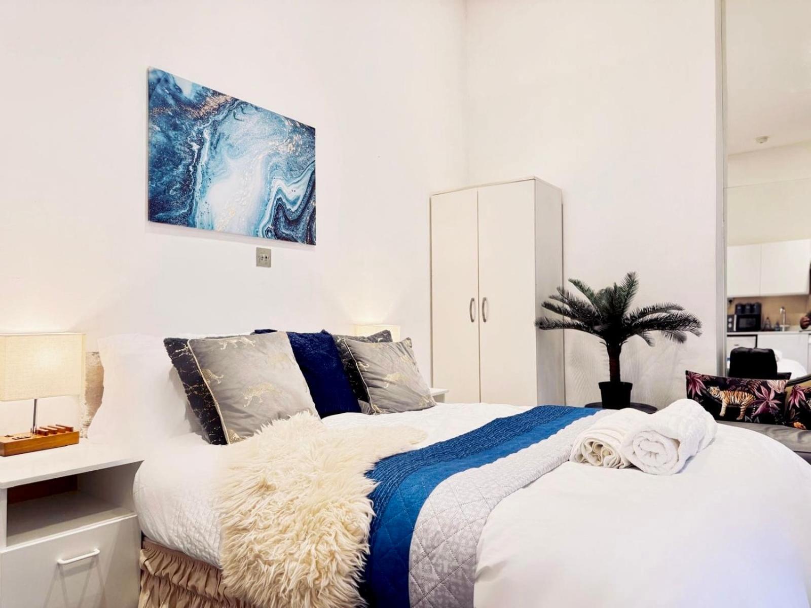 The Regent - Entire In - Prime Location Apartment *