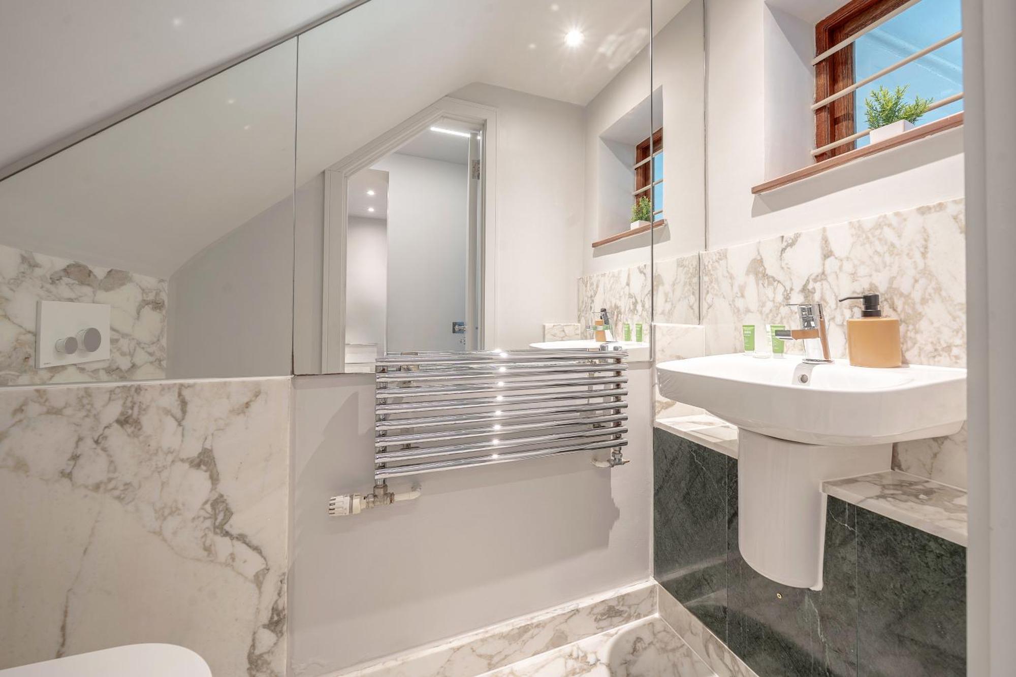 Luxurious 4 Bedroom In Kensington Сasa de vacaciones