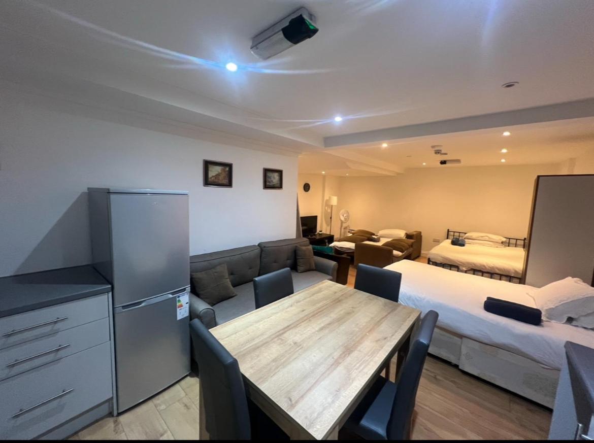 Large Flat Uxbridge Road Appartement
