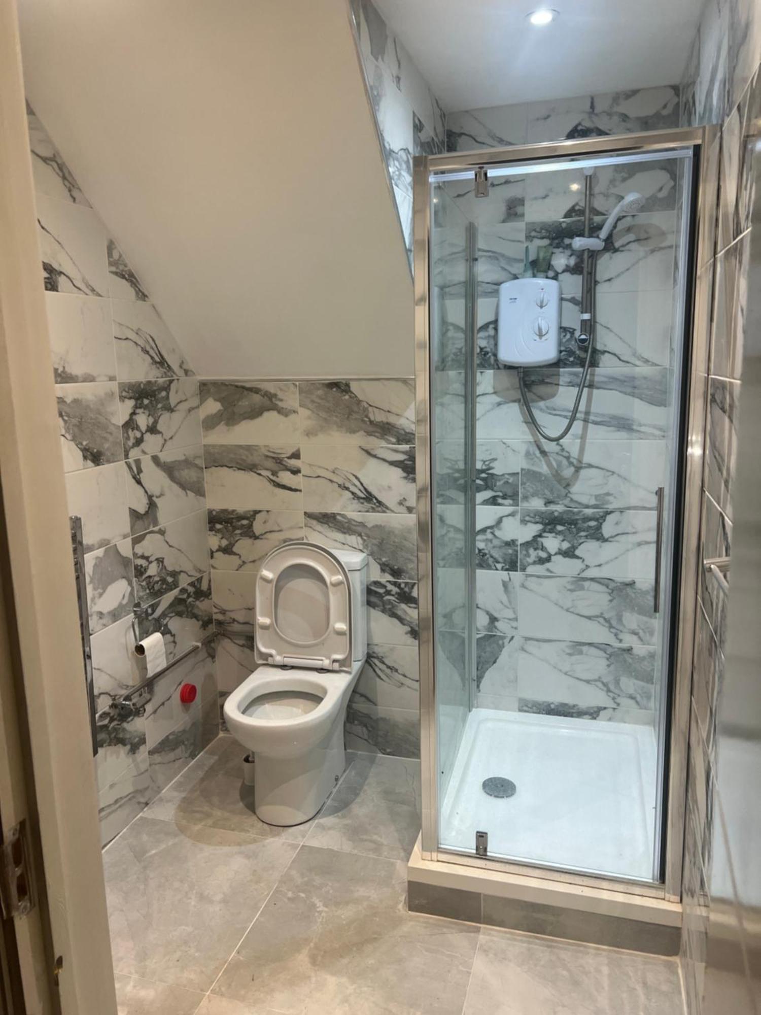 Large Flat Uxbridge Road *