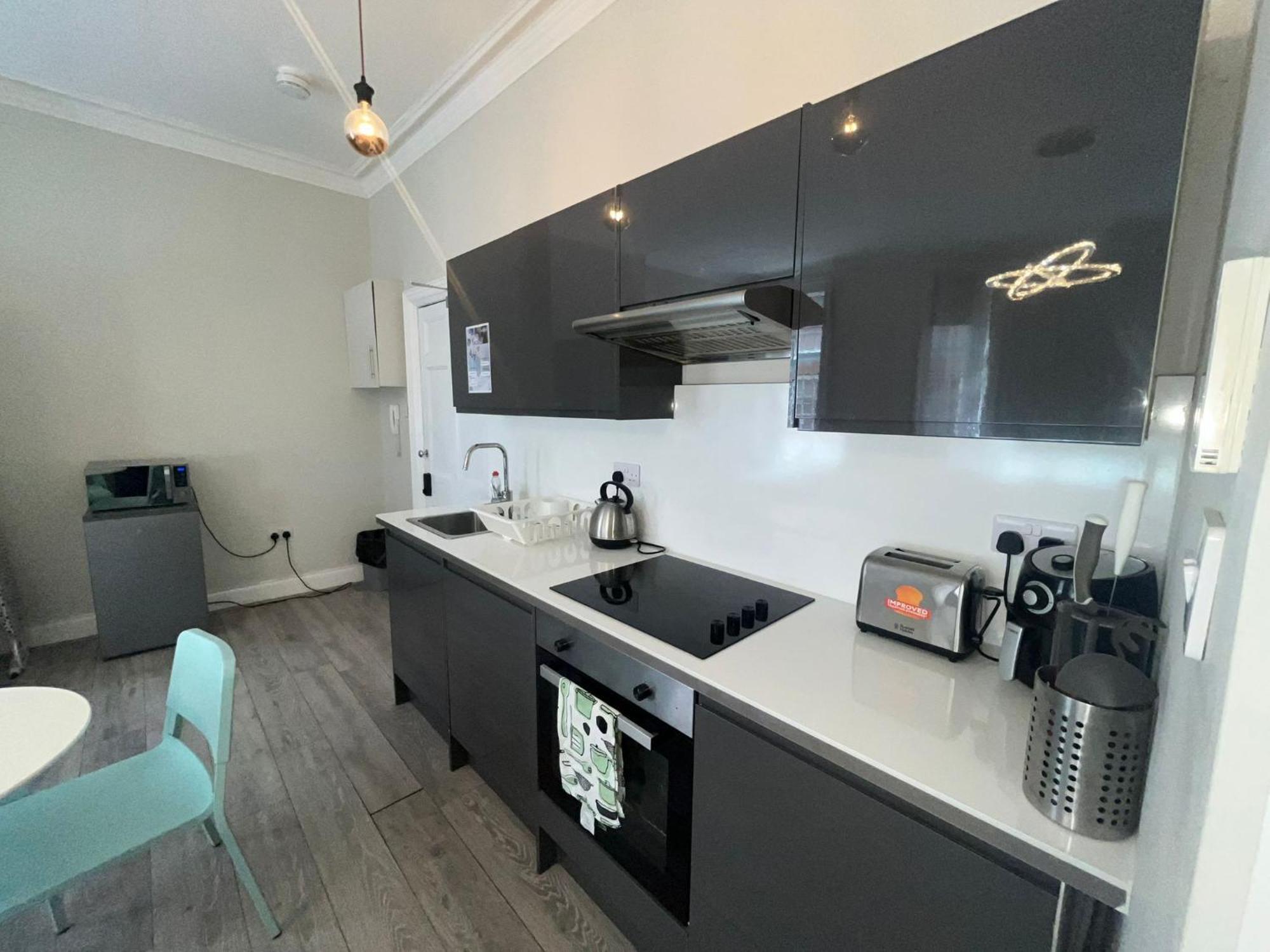In The Heart Of High Street Kensington Apartment