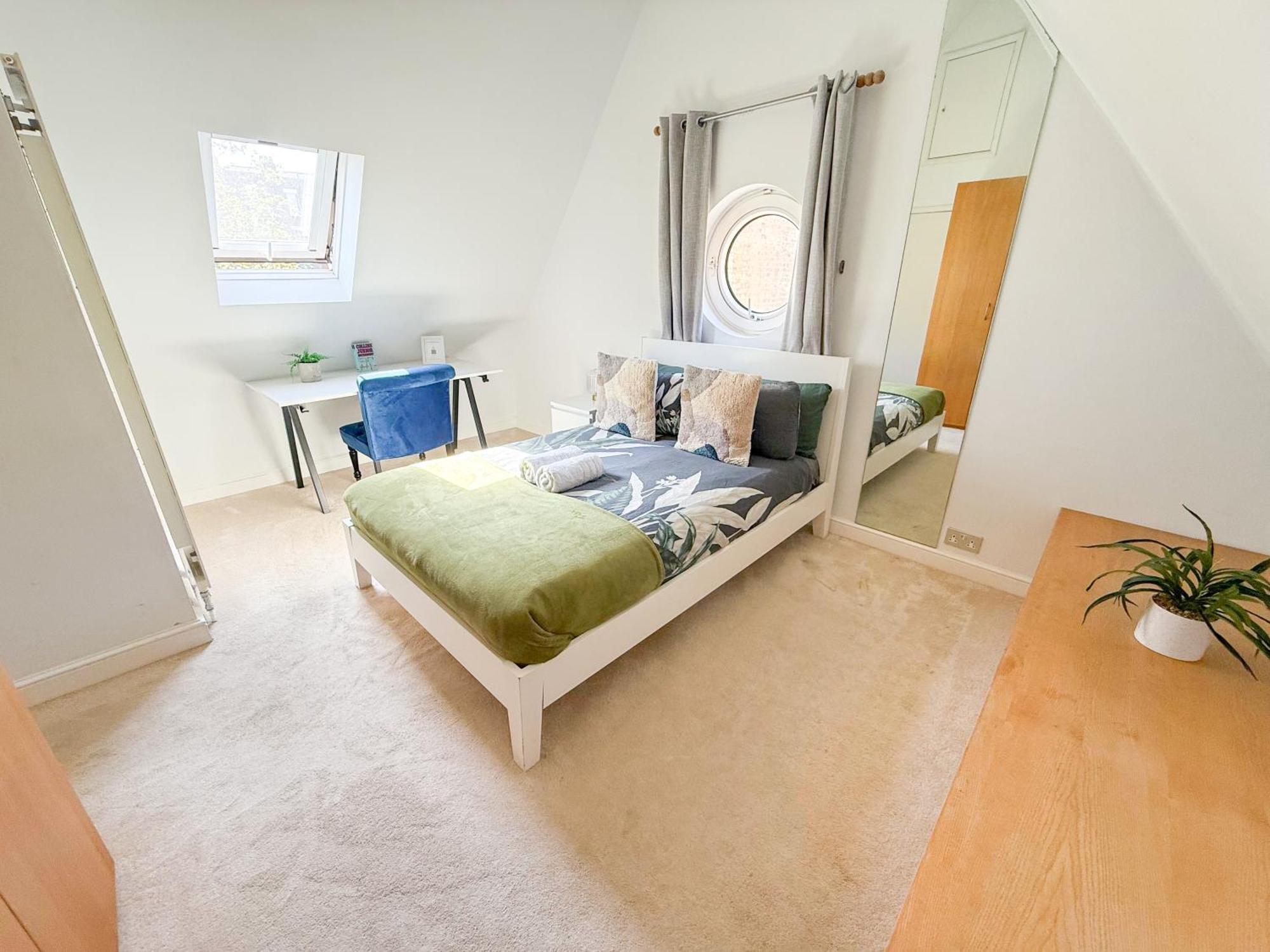 Detached House With Free Parking In Little Venice Near Paddington Hyde Park *