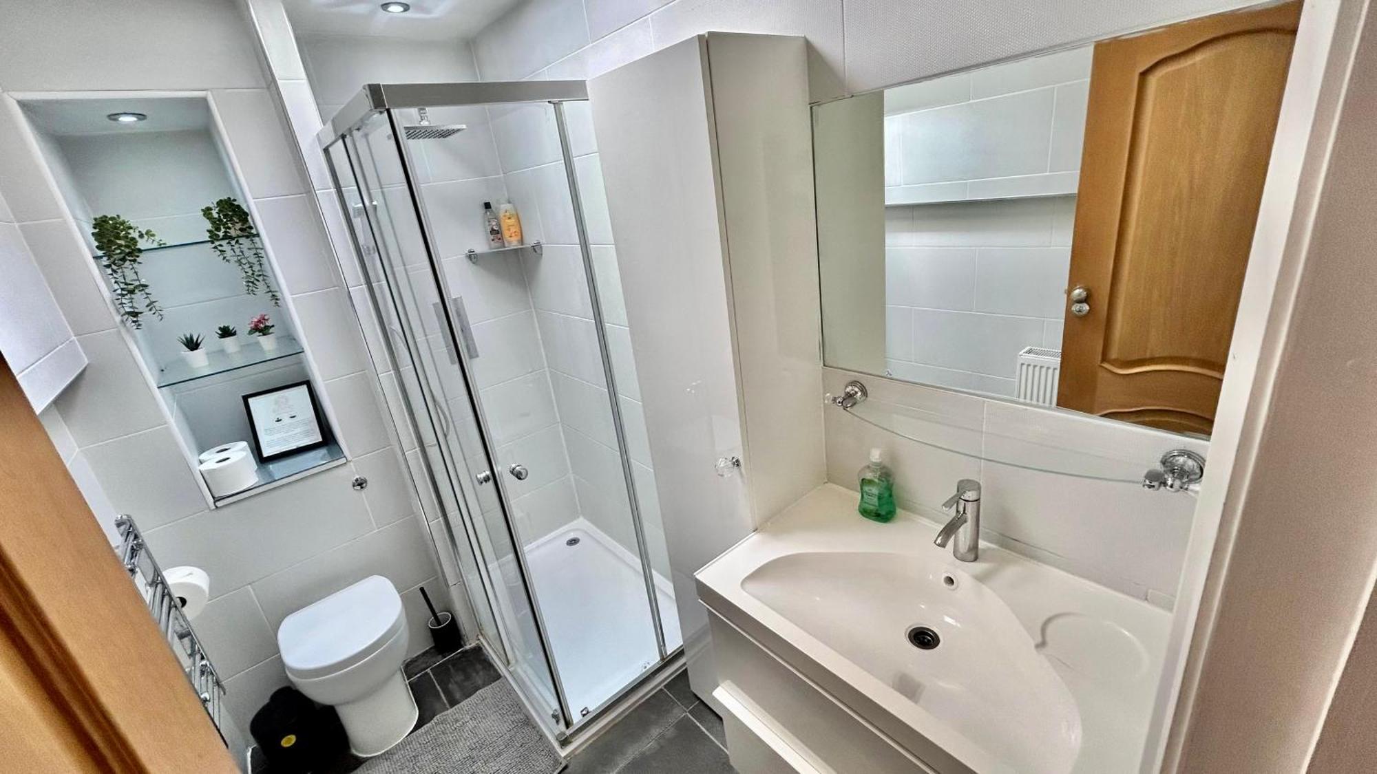 Detached House With Free Parking In Little Venice Near Paddington Hyde Park * Londen
