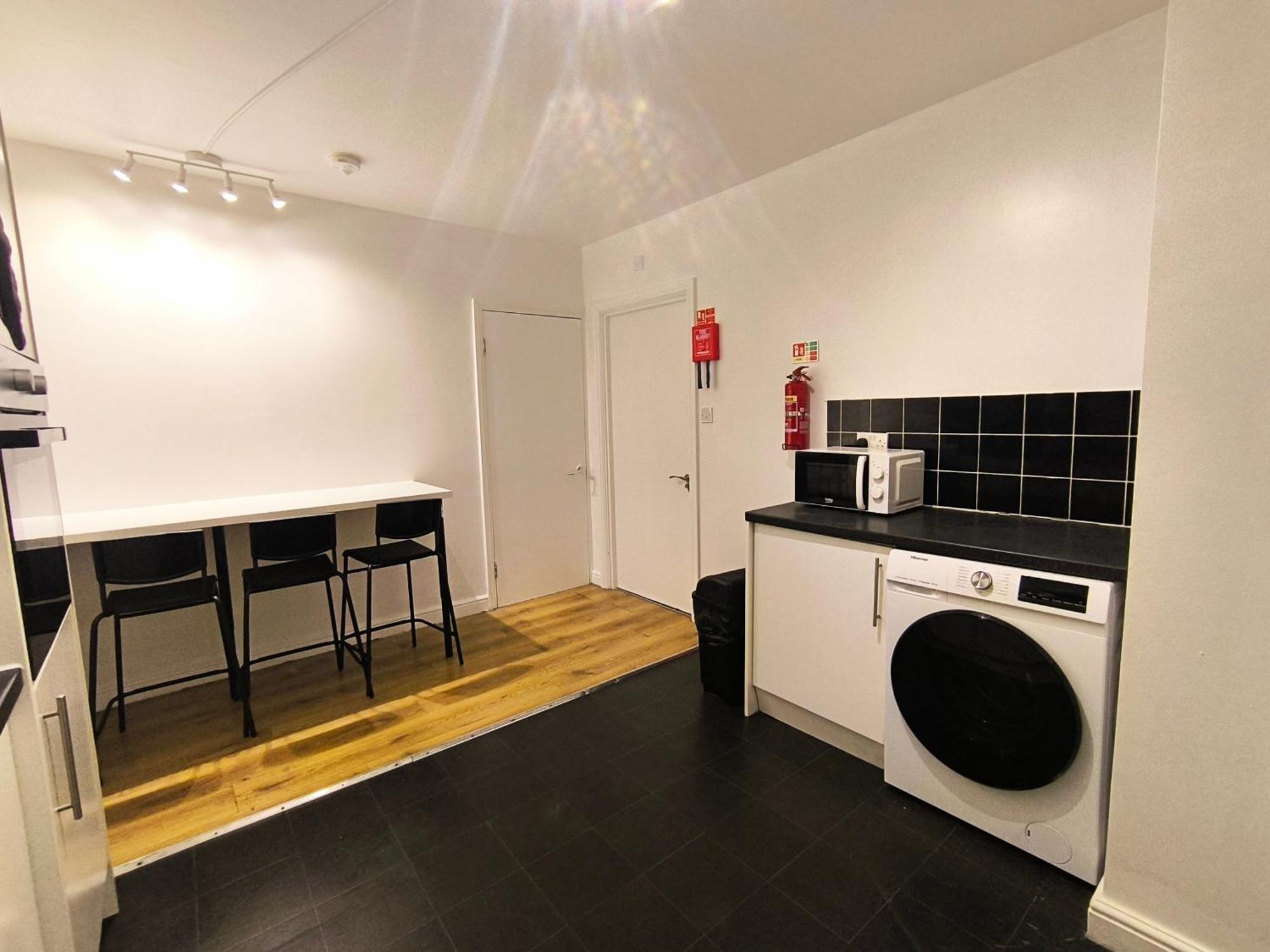 Casa de hóspedes 3 Persons Room, 1min Walk From South Wimbledon Station