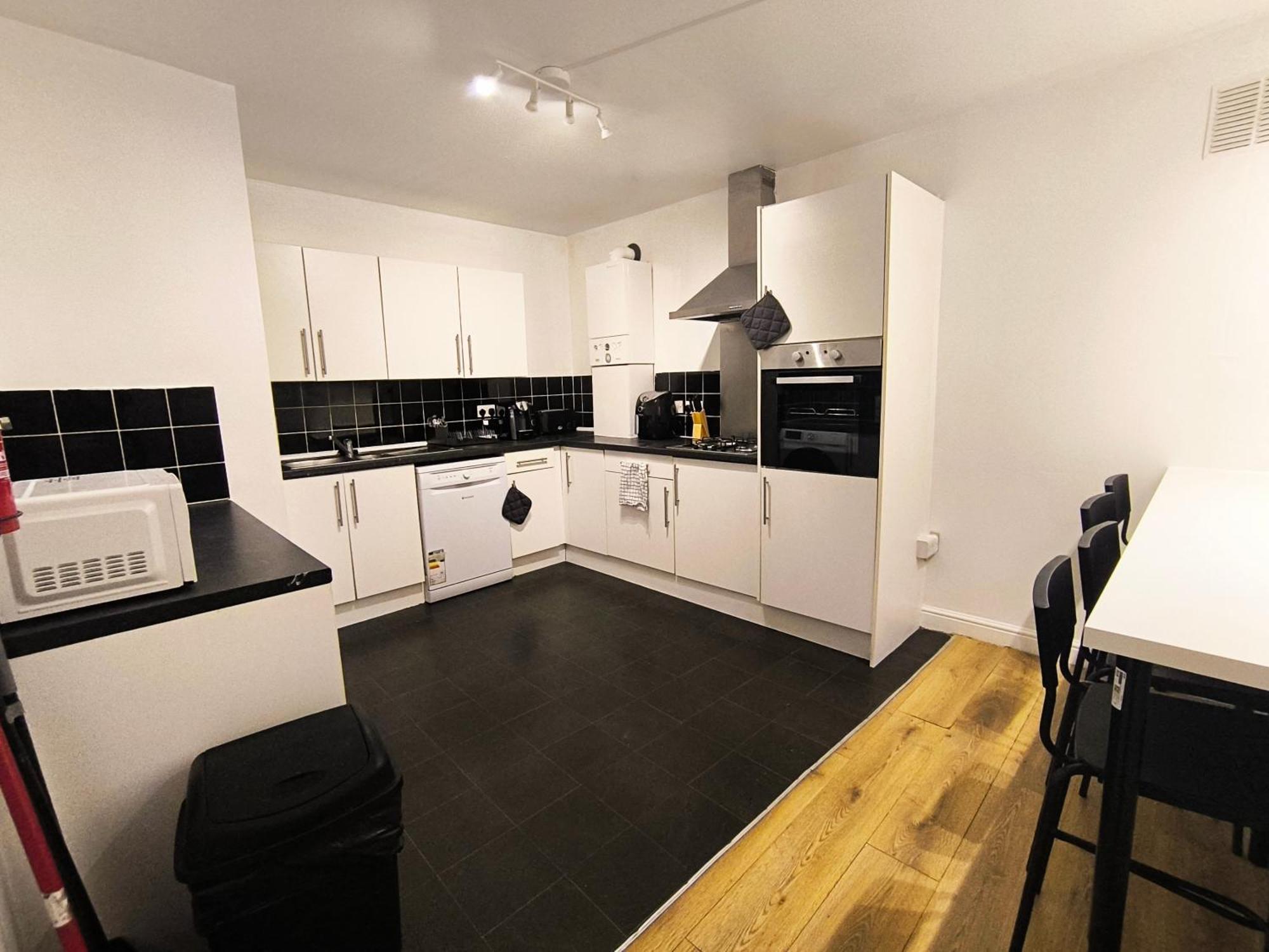 4 Person 3min From South Wimbeldon Tube Station Room2 London