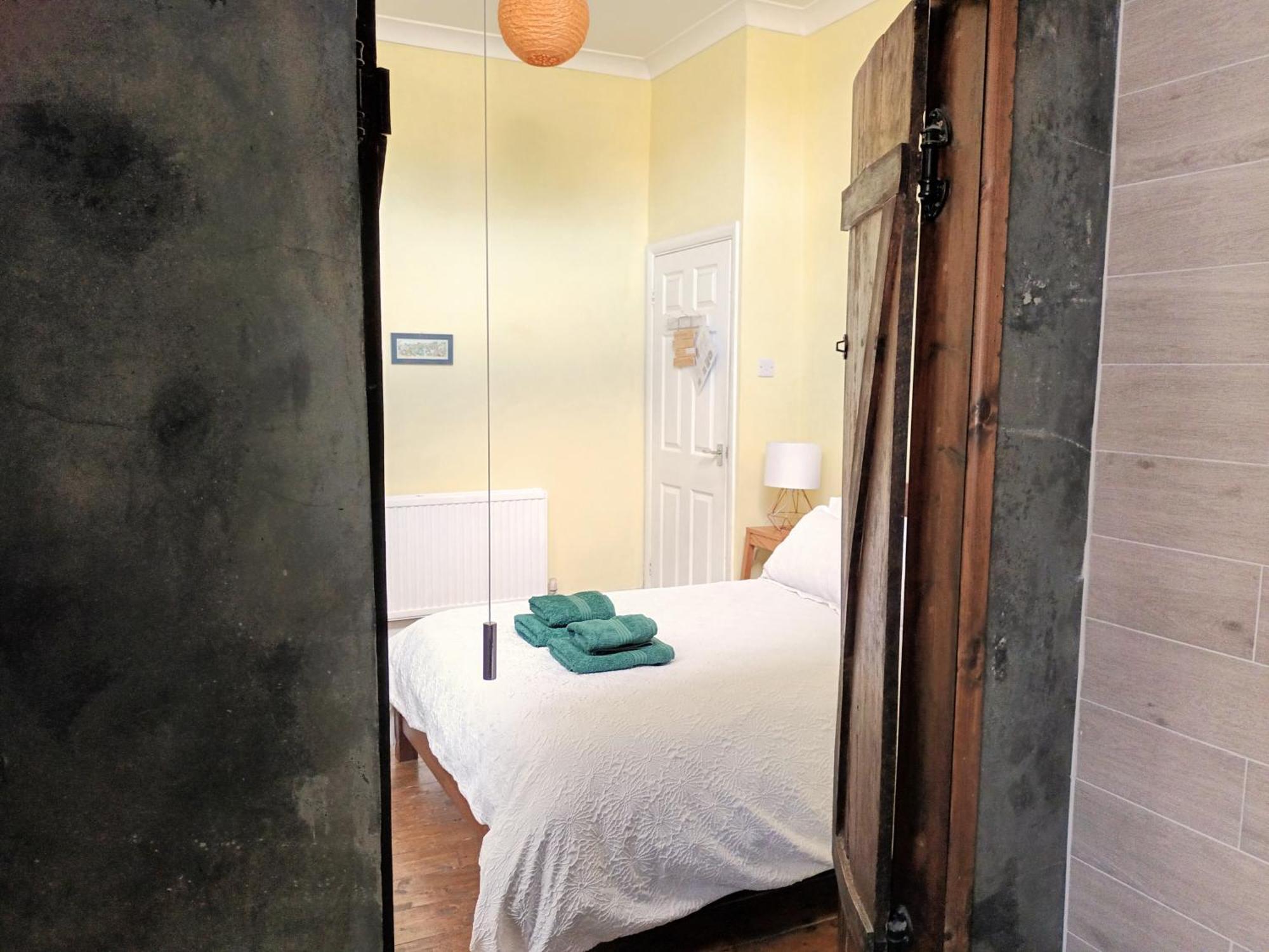 With Luxury Private Bathroom & Independent Entrance Near Tube Pensión Londres