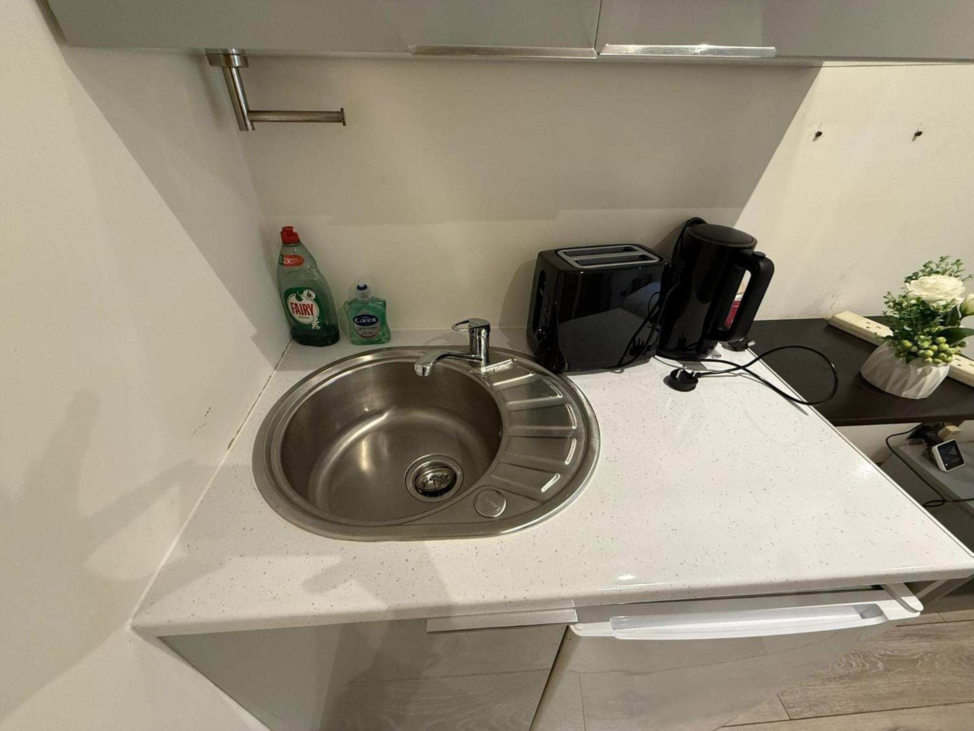 Letzi Premium Cozy Retreat Private En-suite Rooms, Wembley