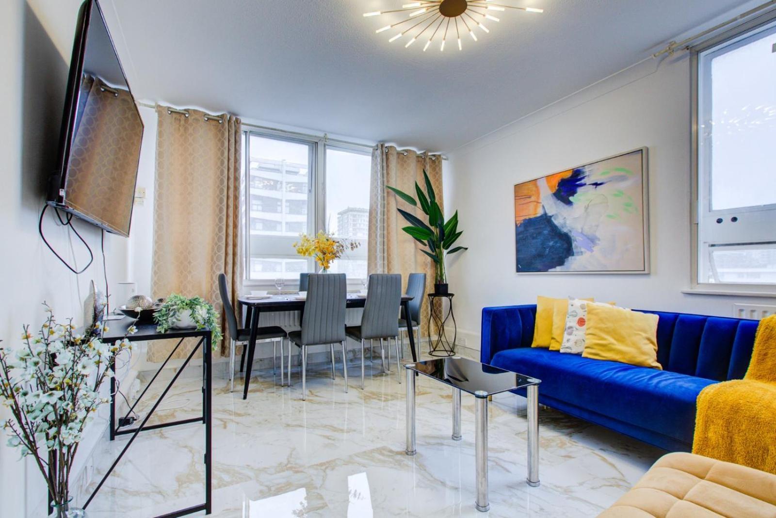 Apartment Central 4-Bedroom Gem Stylish & Walk-Able To Everything