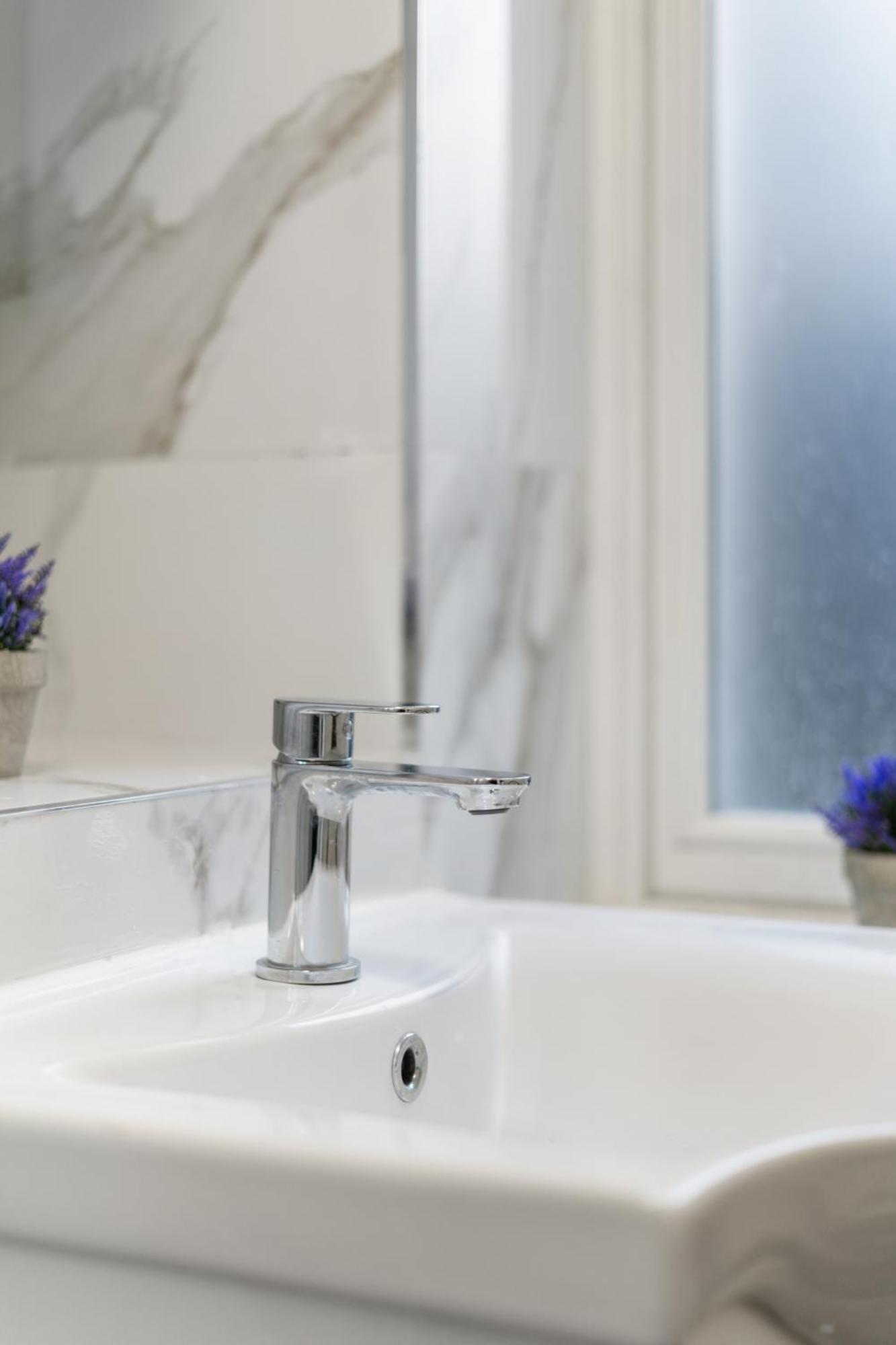 Lively Soho In The Heart Of Londons Nightlife No Lift Gsg Appartement *