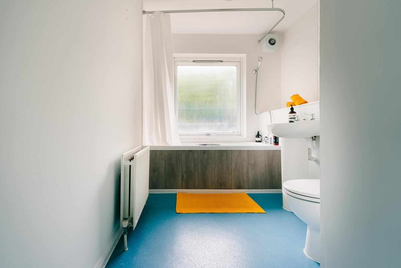 2 Bedroom Near Bridge With A Garden Appartement