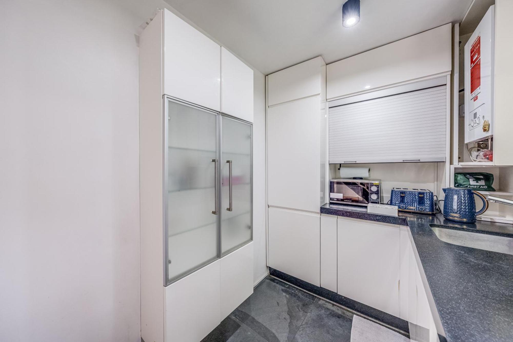 Stepney Gated Area With Parking & Garden