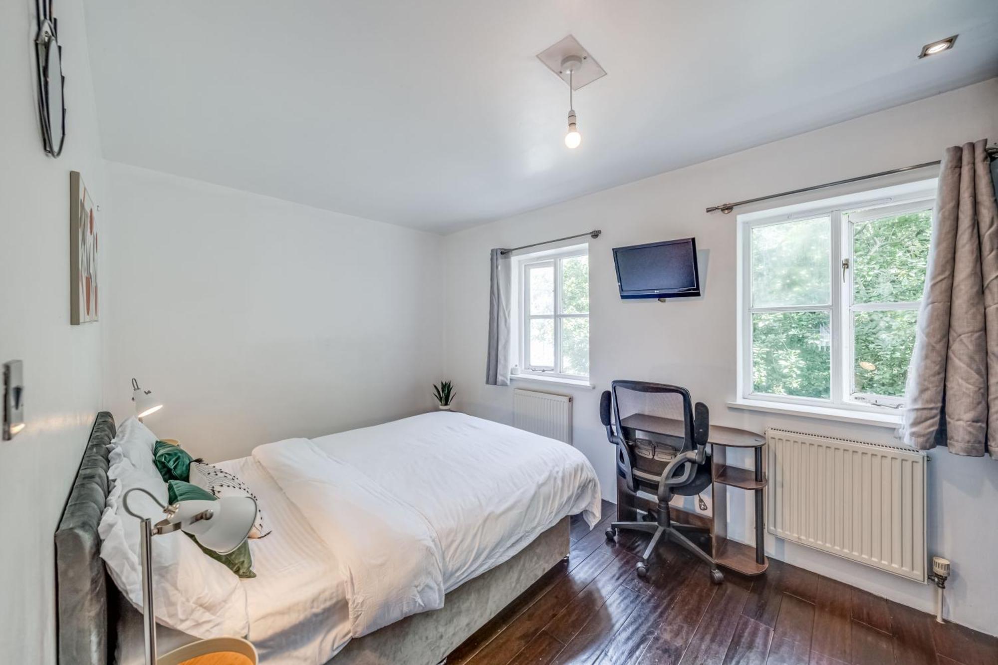Apartment Stepney Gated Area With Parking & Garden *