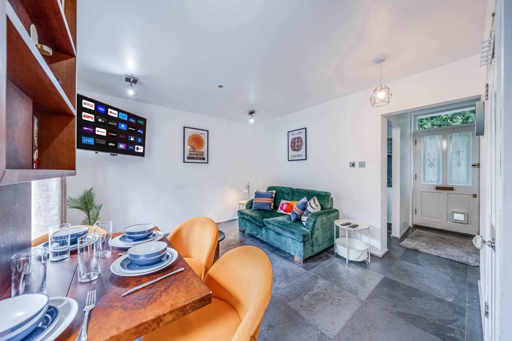 Stepney Gated Area With Parking & Garden London
