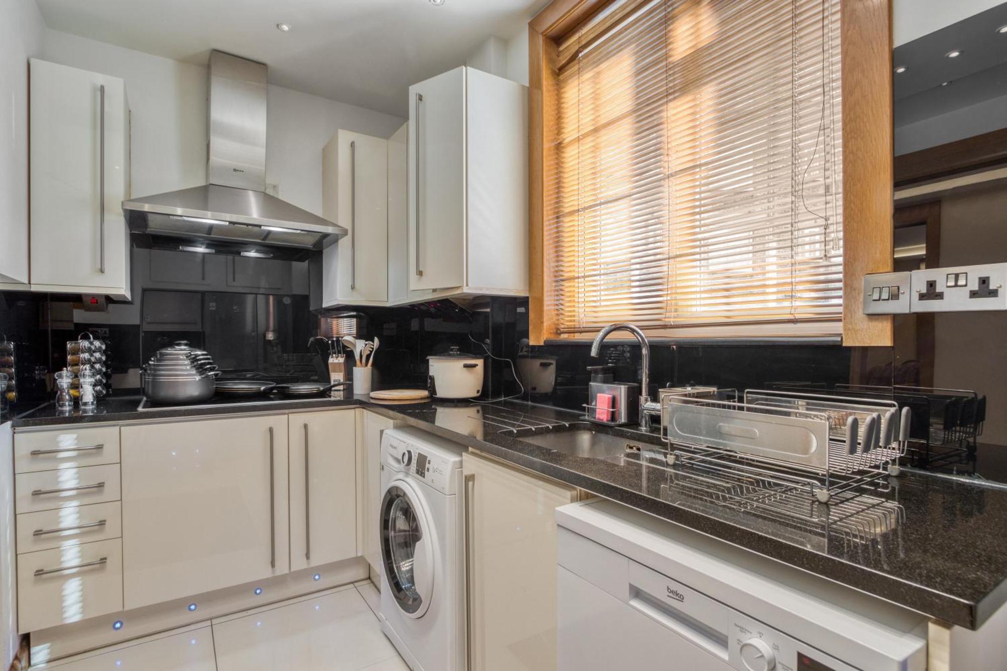 Spacious 3br Flat With Ac 3 Ensuite Bidets Near Selfridges And Hyde Park Apartment London