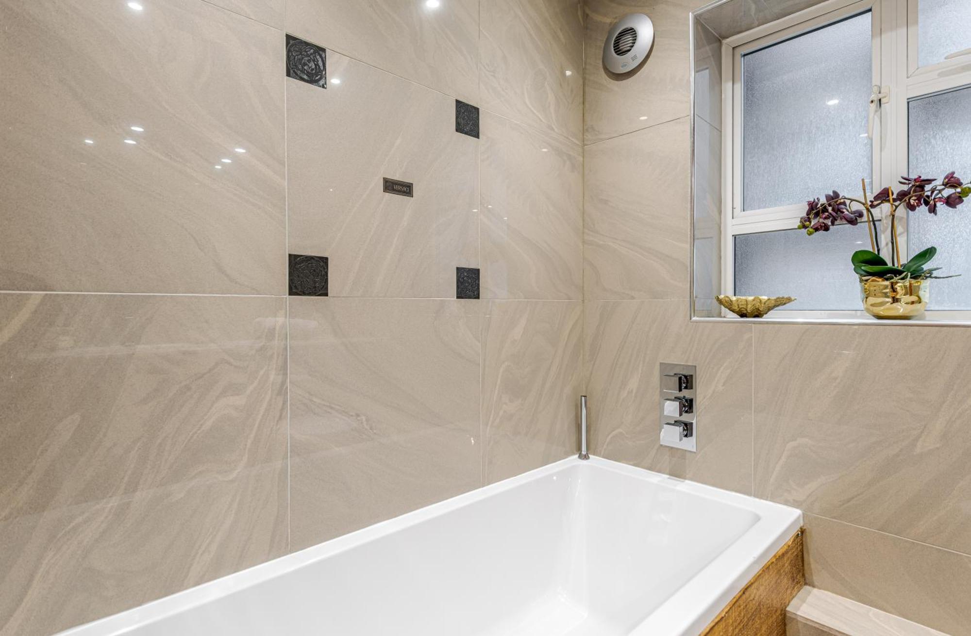 Modern Knightsbridge Ground Floor Apartment With Ac Steps Away From Harrods