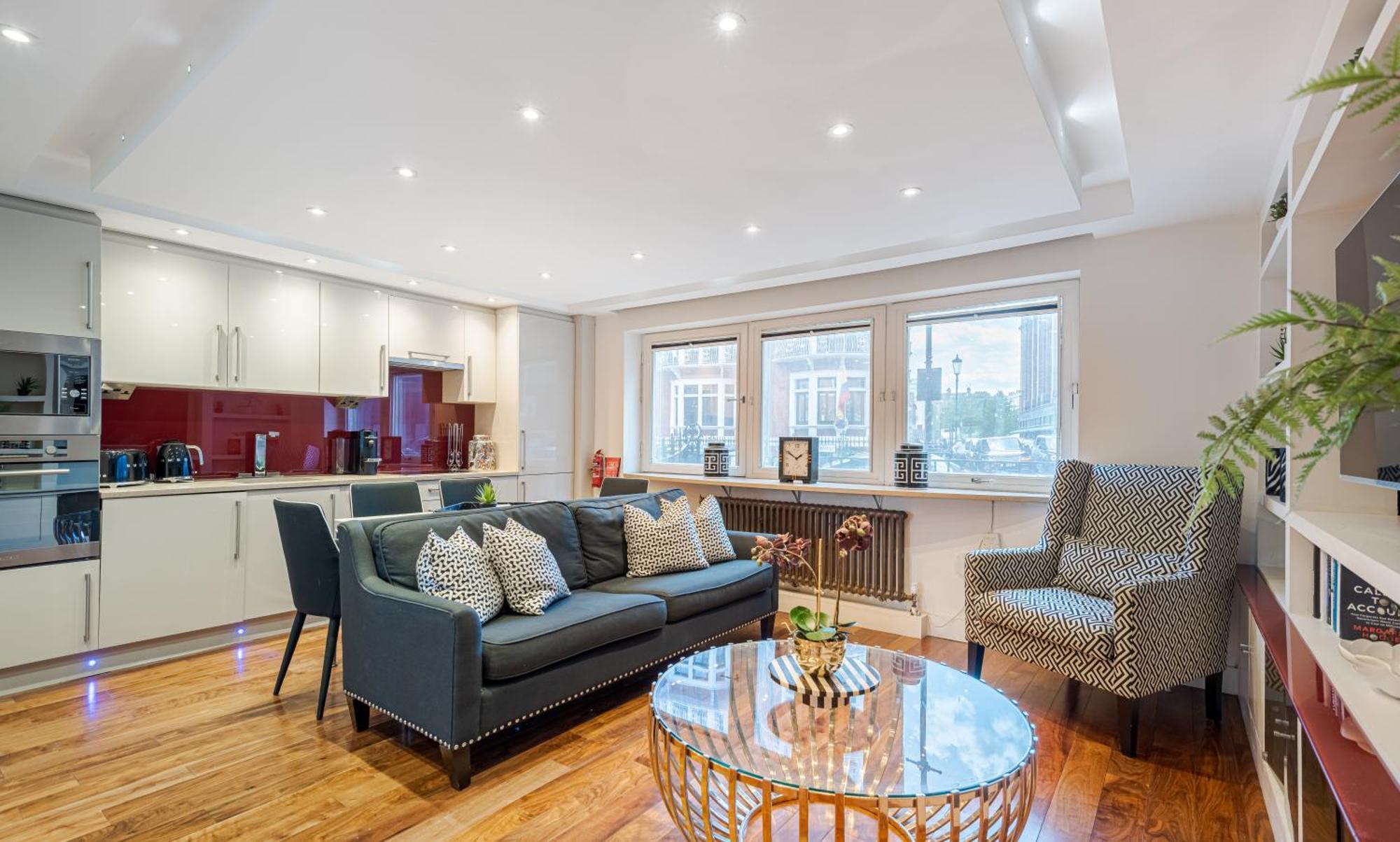 Modern Knightsbridge Ground Floor Apartment With Ac Steps Away From Harrods Apartamento