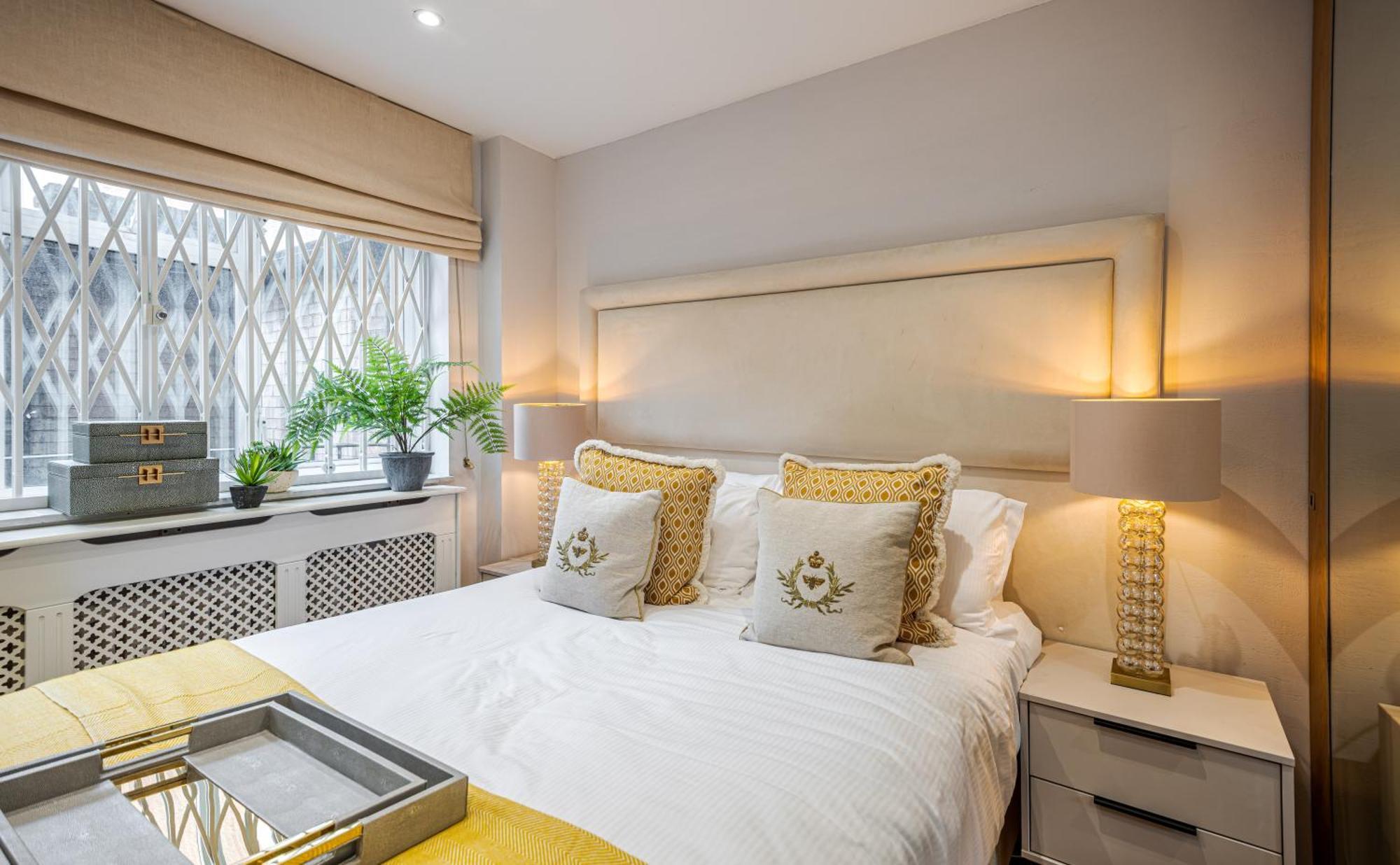 Modern Knightsbridge Ground Floor Apartment With Ac Steps Away From Harrods
