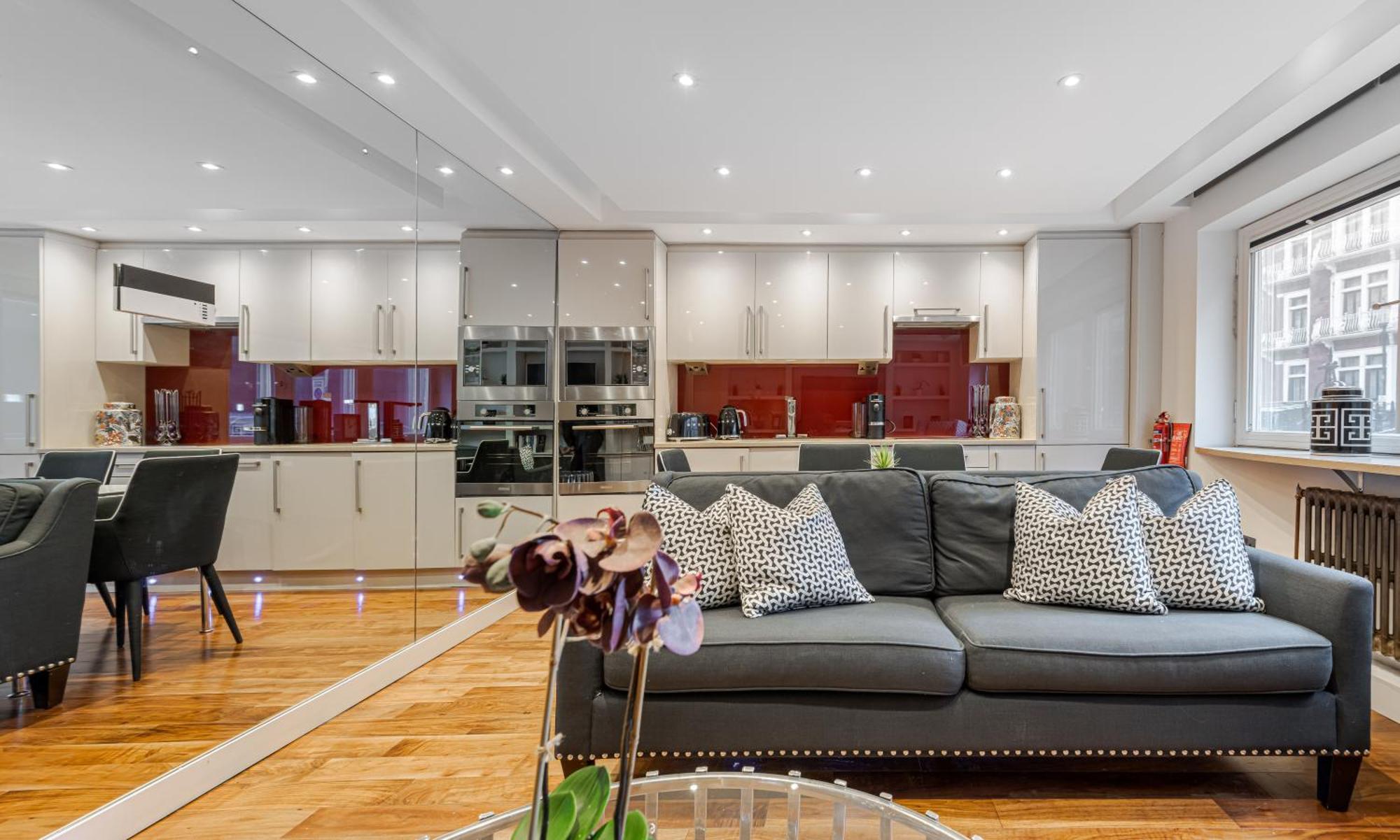 Modern Knightsbridge Ground Floor Apartment With Ac Steps Away From Harrods *