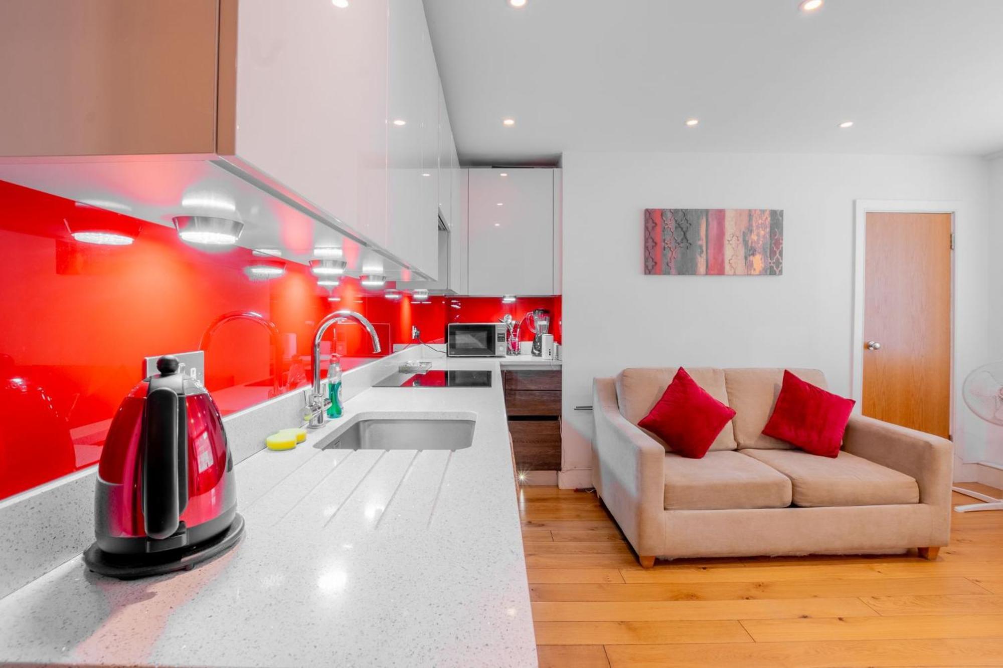 Apartamento 1 Bed Flat In Nell Gwynn House, Sleeps 4, Steps From Harrods & Hyde Park, 24 Hour Reception