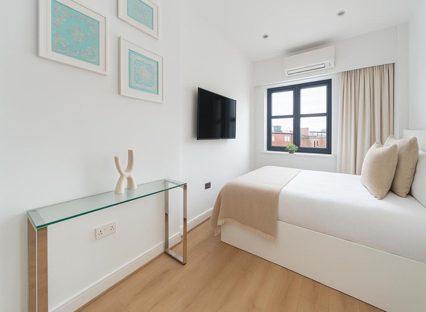1 Bed In Ravenscourt Park Apartment *