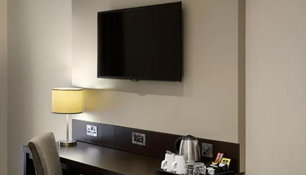 Modern Ensuite In Wharfdale Road, * Londres