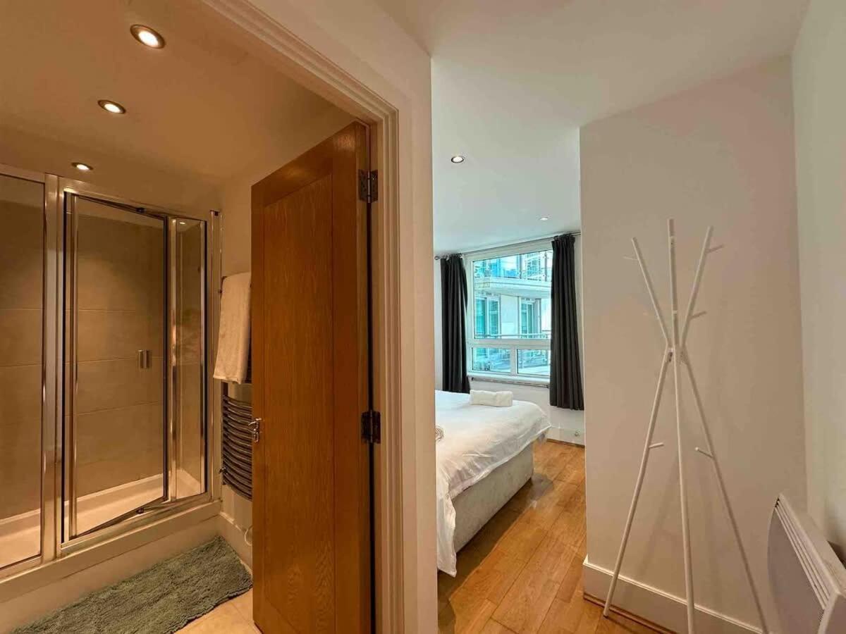 Compact 2 Bed Good Transport Links Apartment *