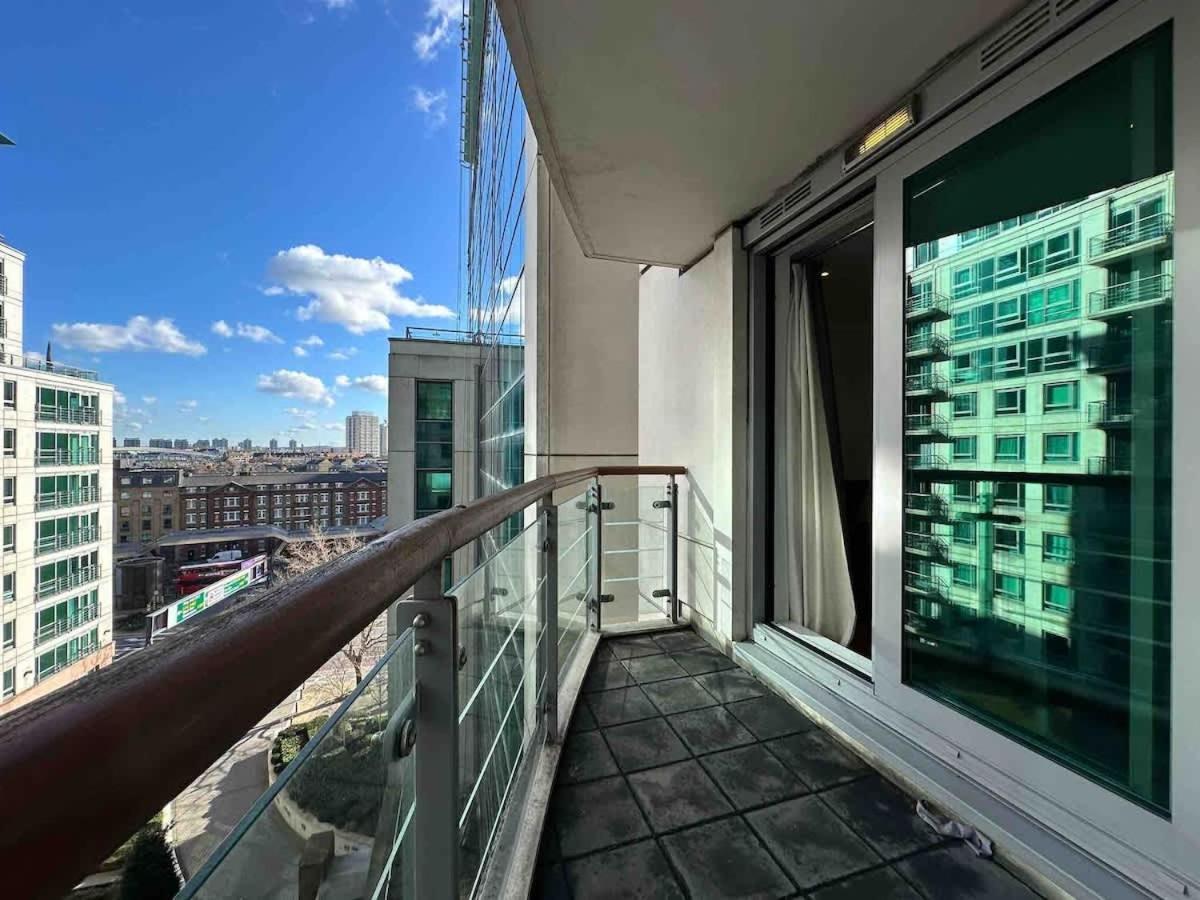 Compact 2 Bed Good Transport Links London