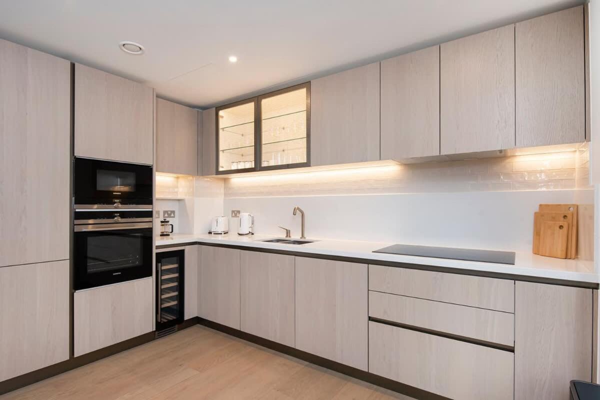 Lux And Large 2 Bed Battersea Power Station Apartment