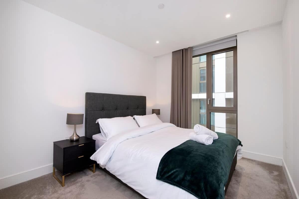 Lux And Large 2 Bed Battersea Power Station