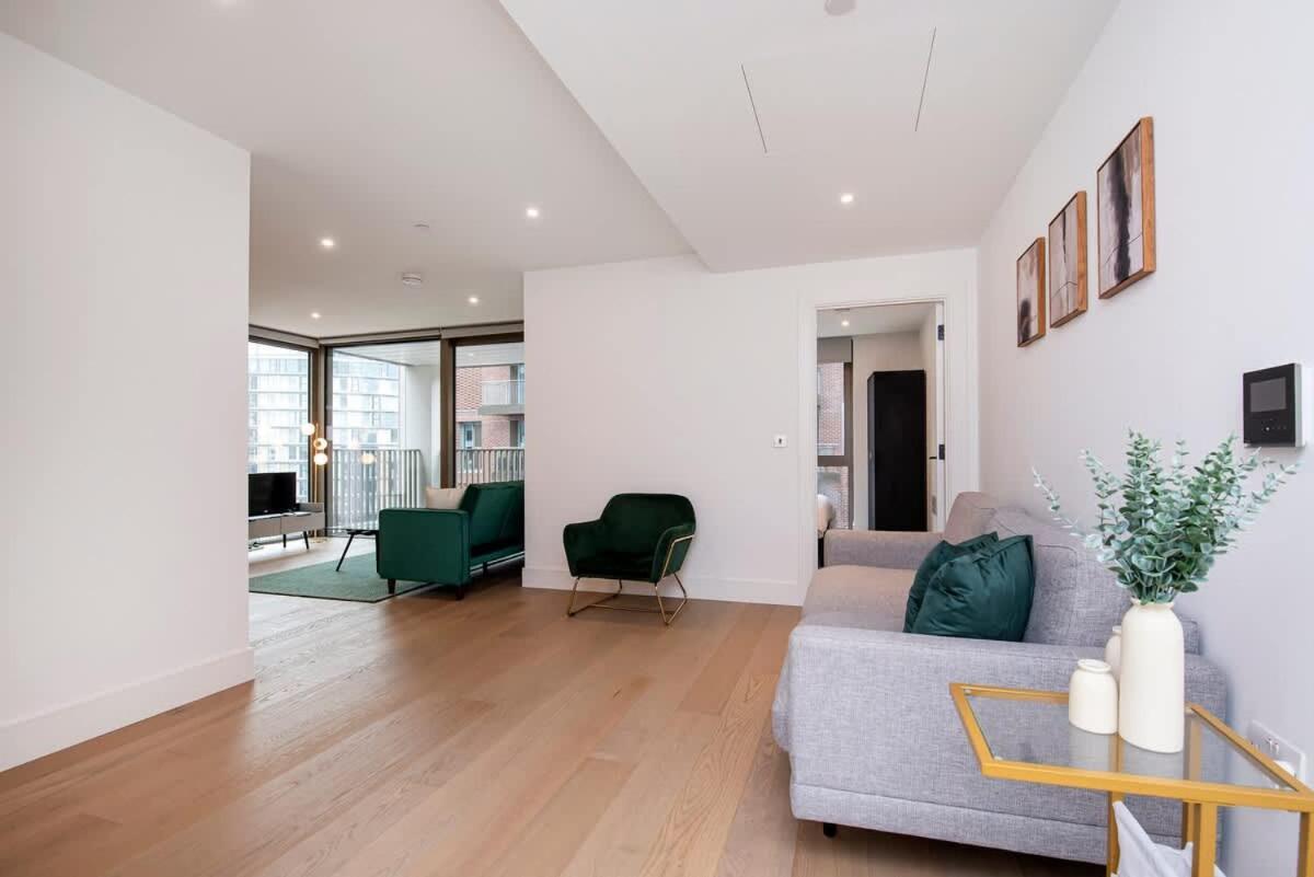 Lux And Large 2 Bed Battersea Power Station Apartment