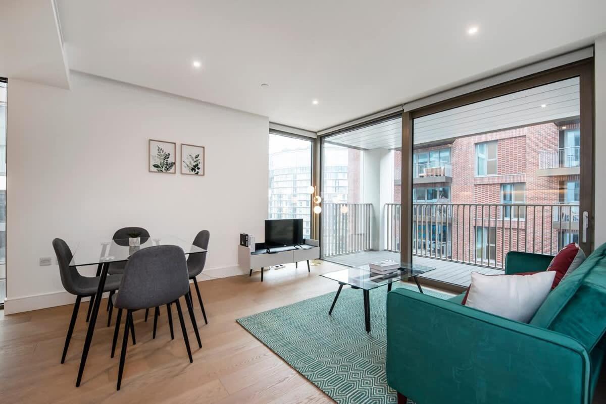 Lux And Large 2 Bed Battersea Power Station London