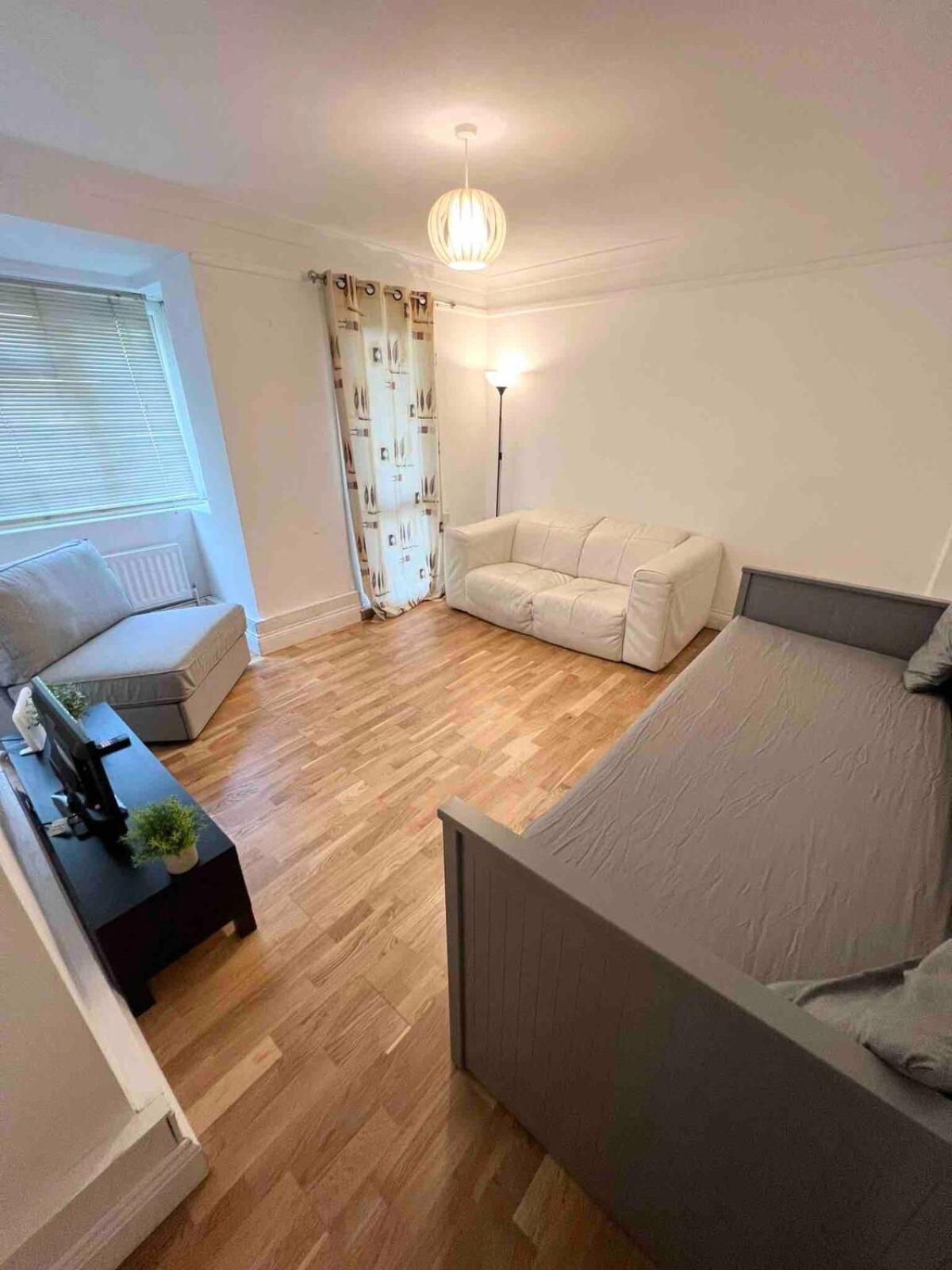 Just 10mins Walk From The Shard!!! Apartamento Londres