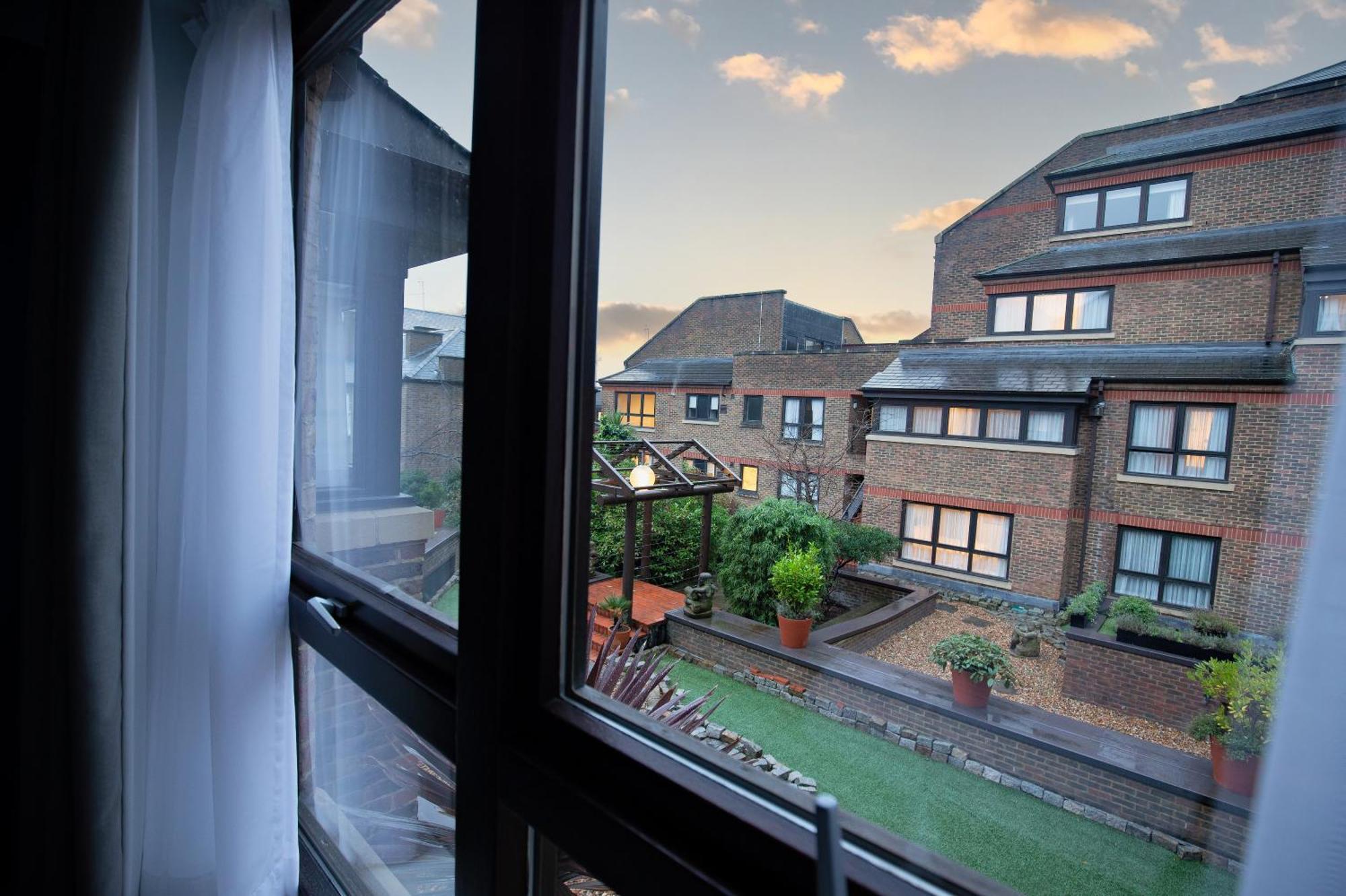 Monarch House - Serviced - Kensington