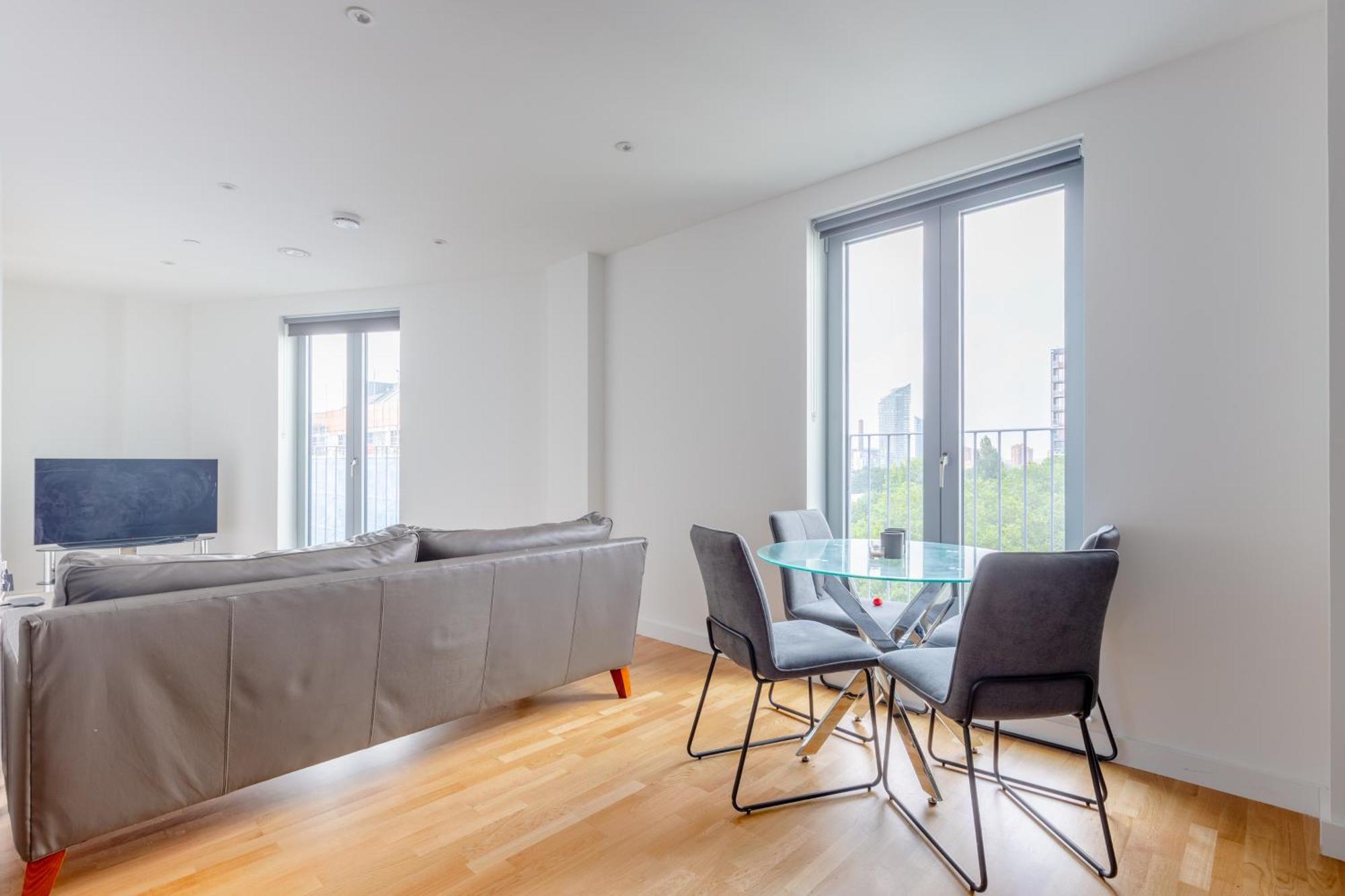 Apartment Chic 2bd Flat With Private Balcony In Battersea London