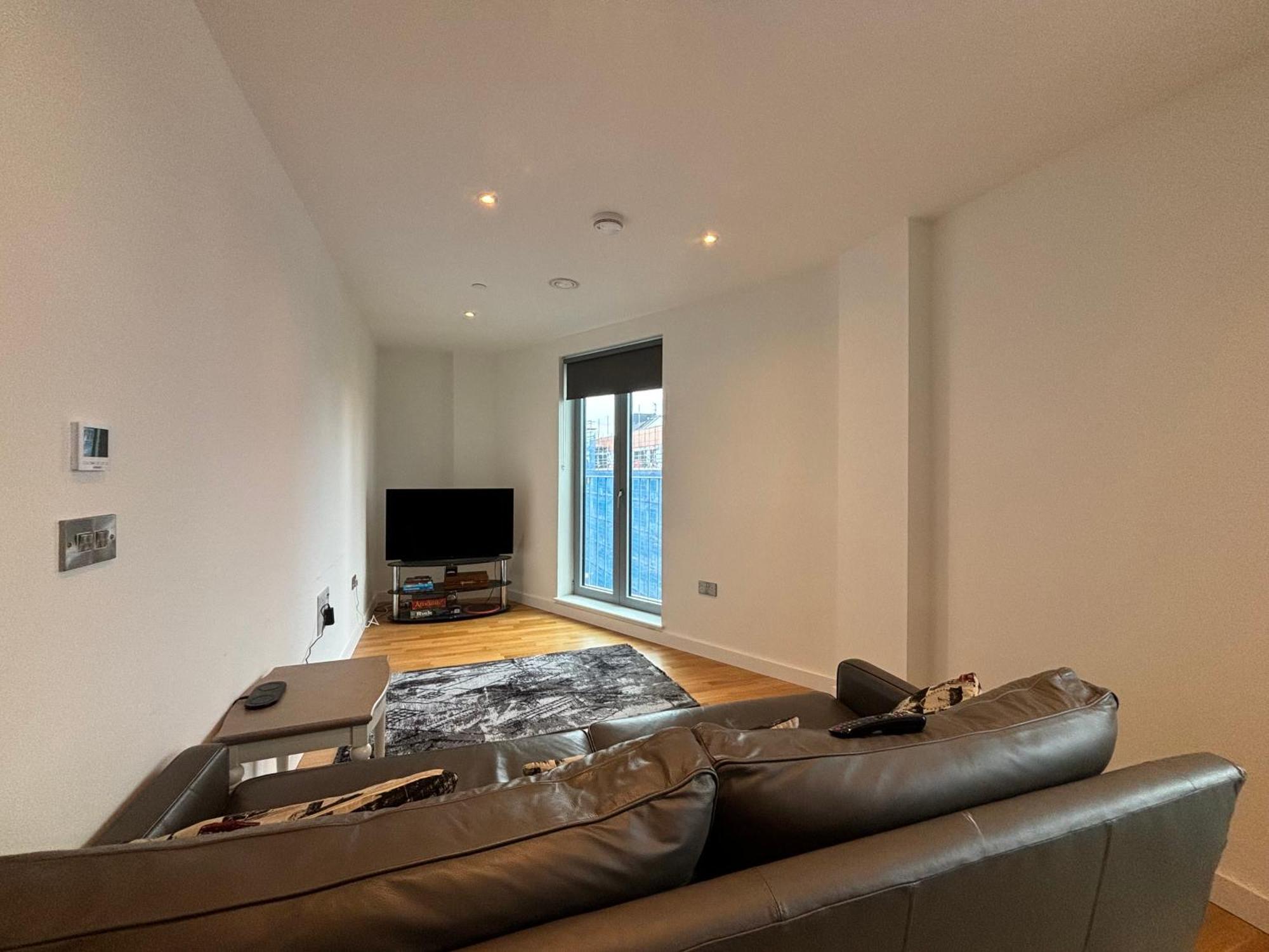 Apartment Chic 2bd Flat With Private Balcony In Battersea