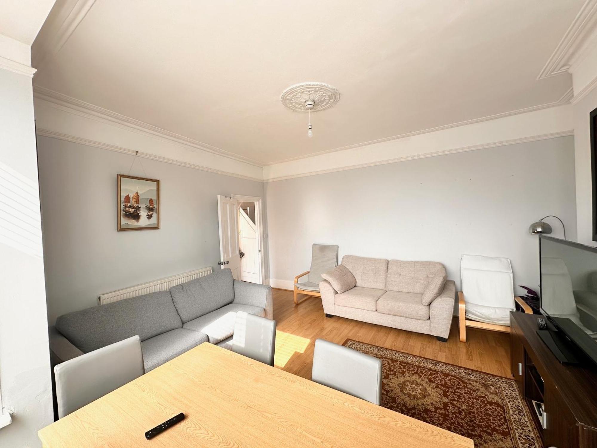 4 Bedroom House In Se4 Apartment *