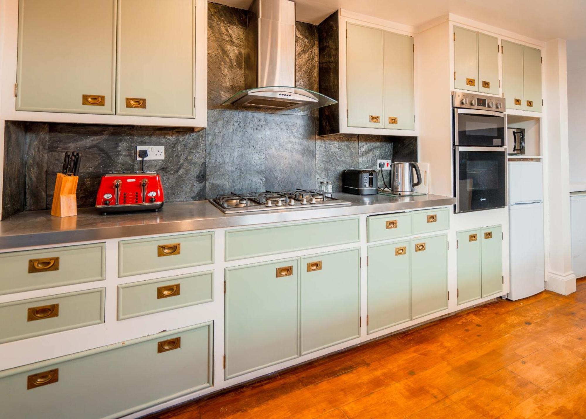 Quiet 5 Bed Vauxhall House With Garden And Roof Terrace *