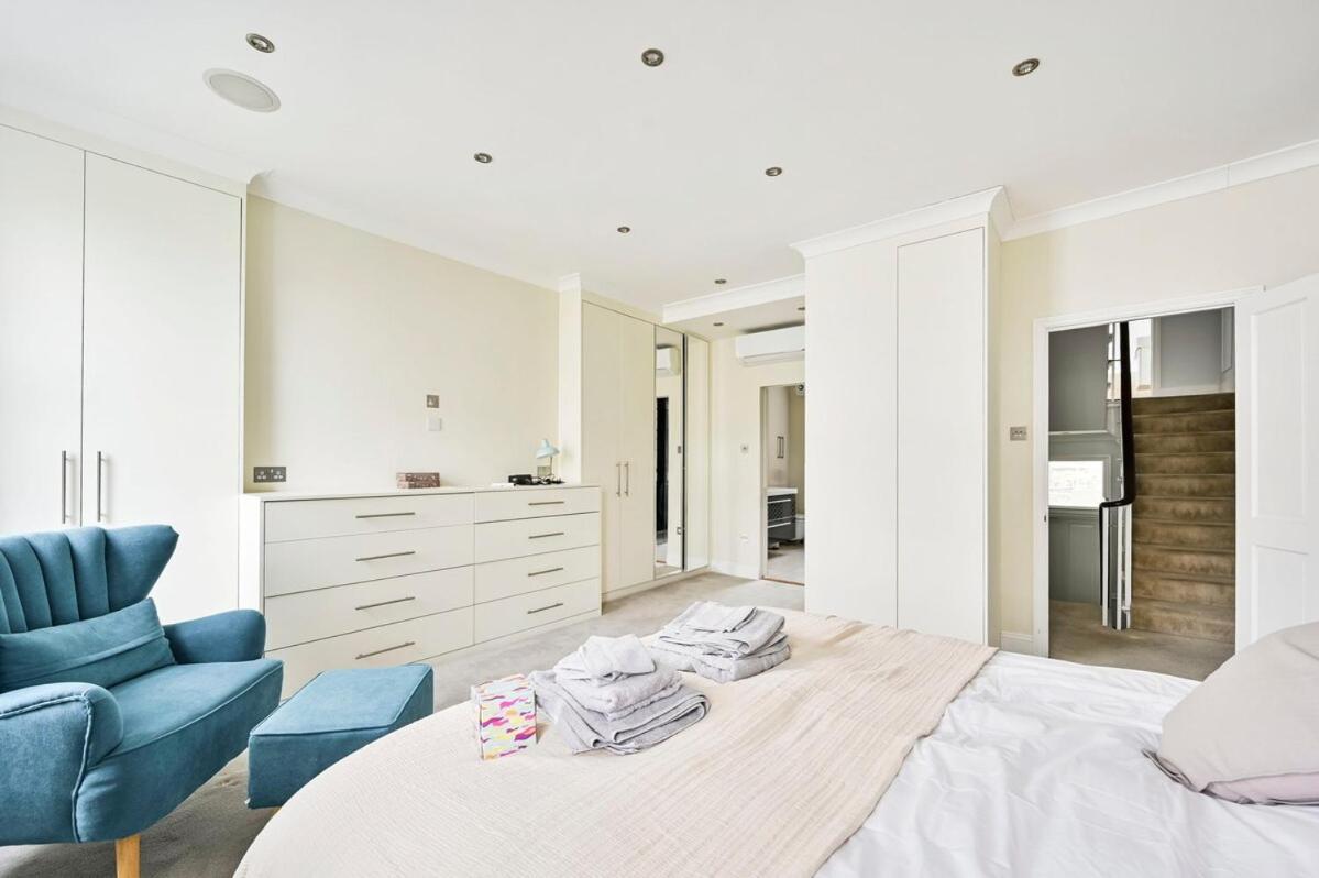 4 Rooms, 5 Beds, Spacious House *