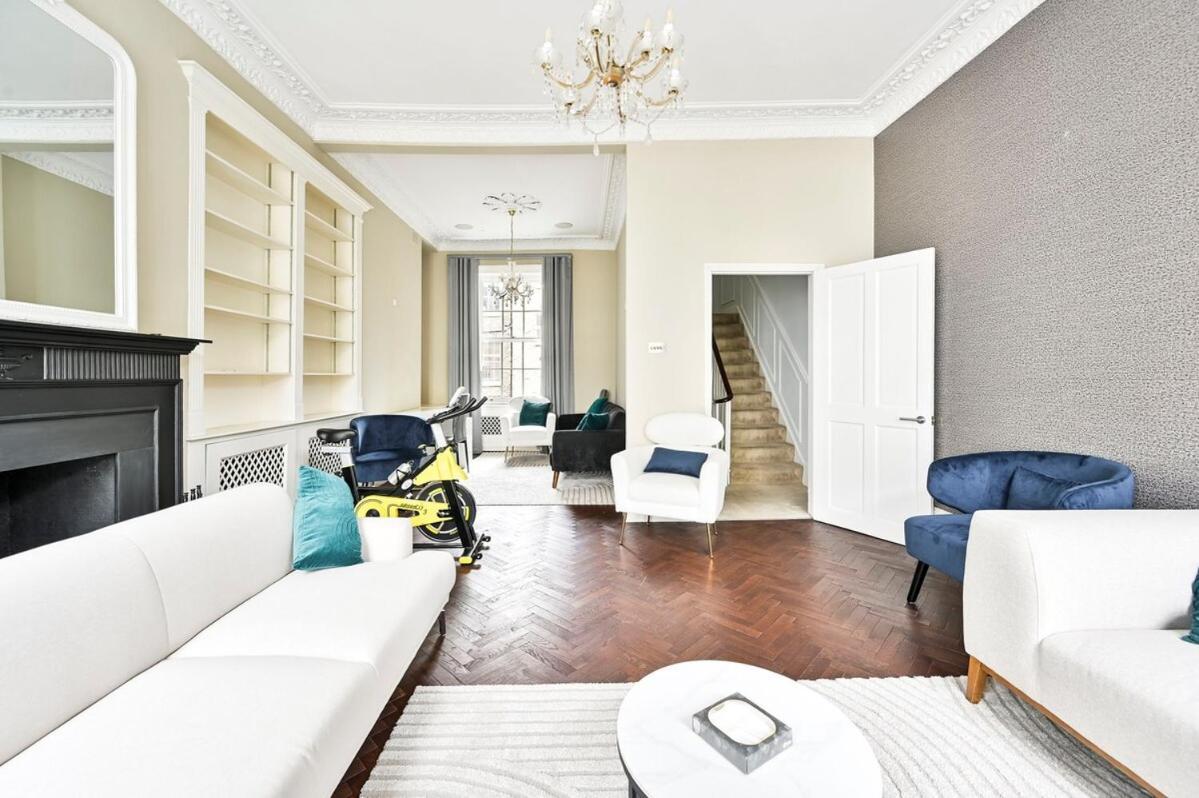 4 Rooms, 5 Beds, Spacious House London