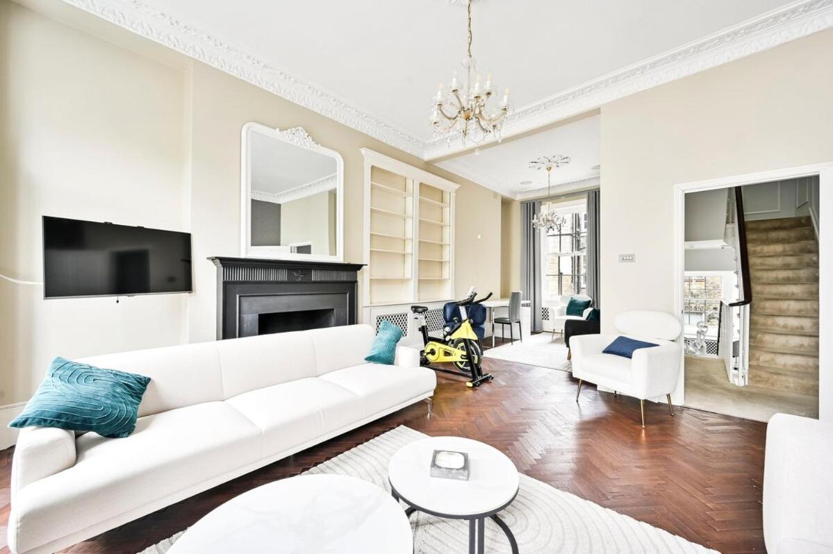 4 Rooms, 5 Beds, Spacious House * London