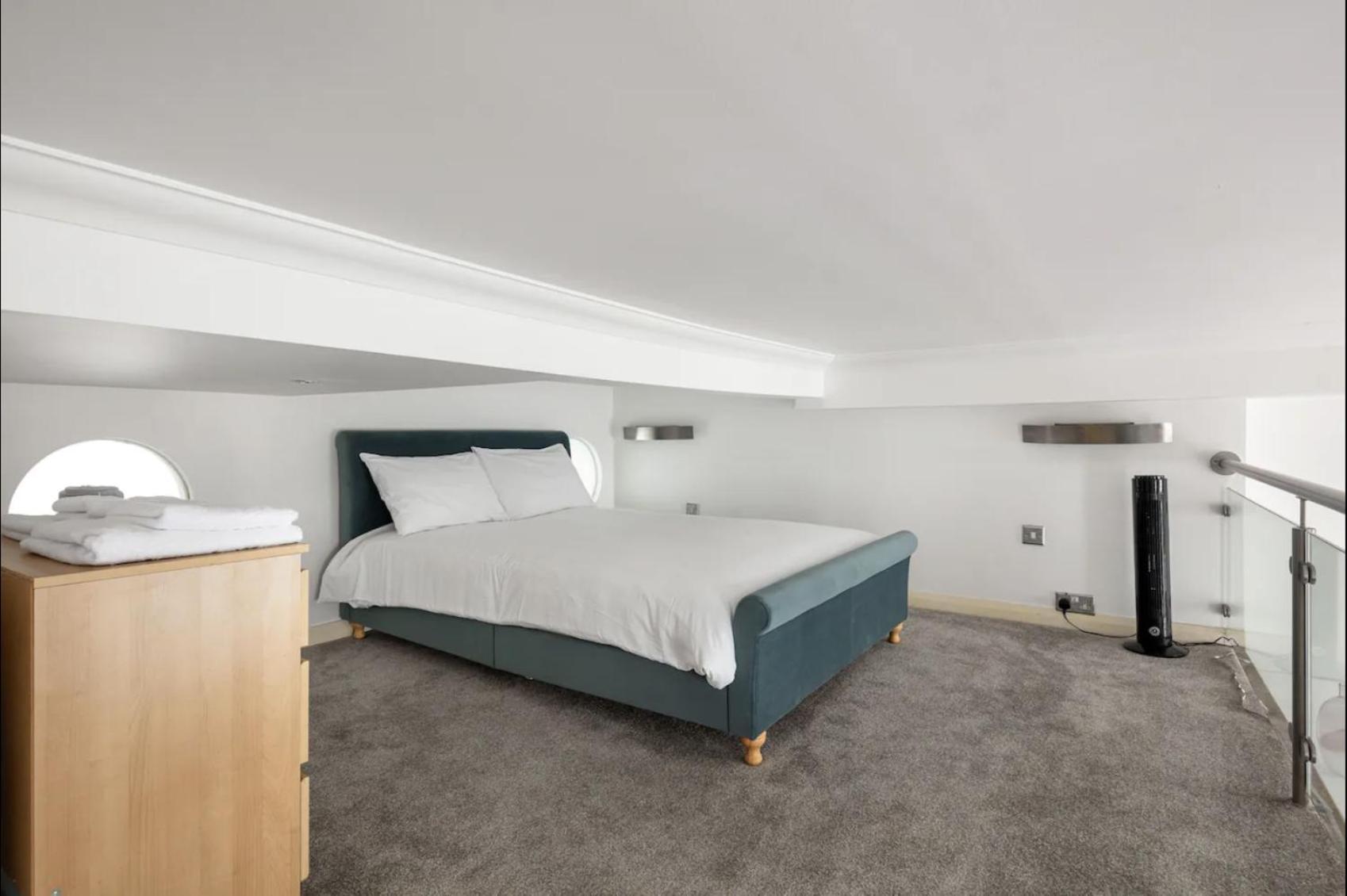 3.5 High Ceilings - Centrally Located Londen