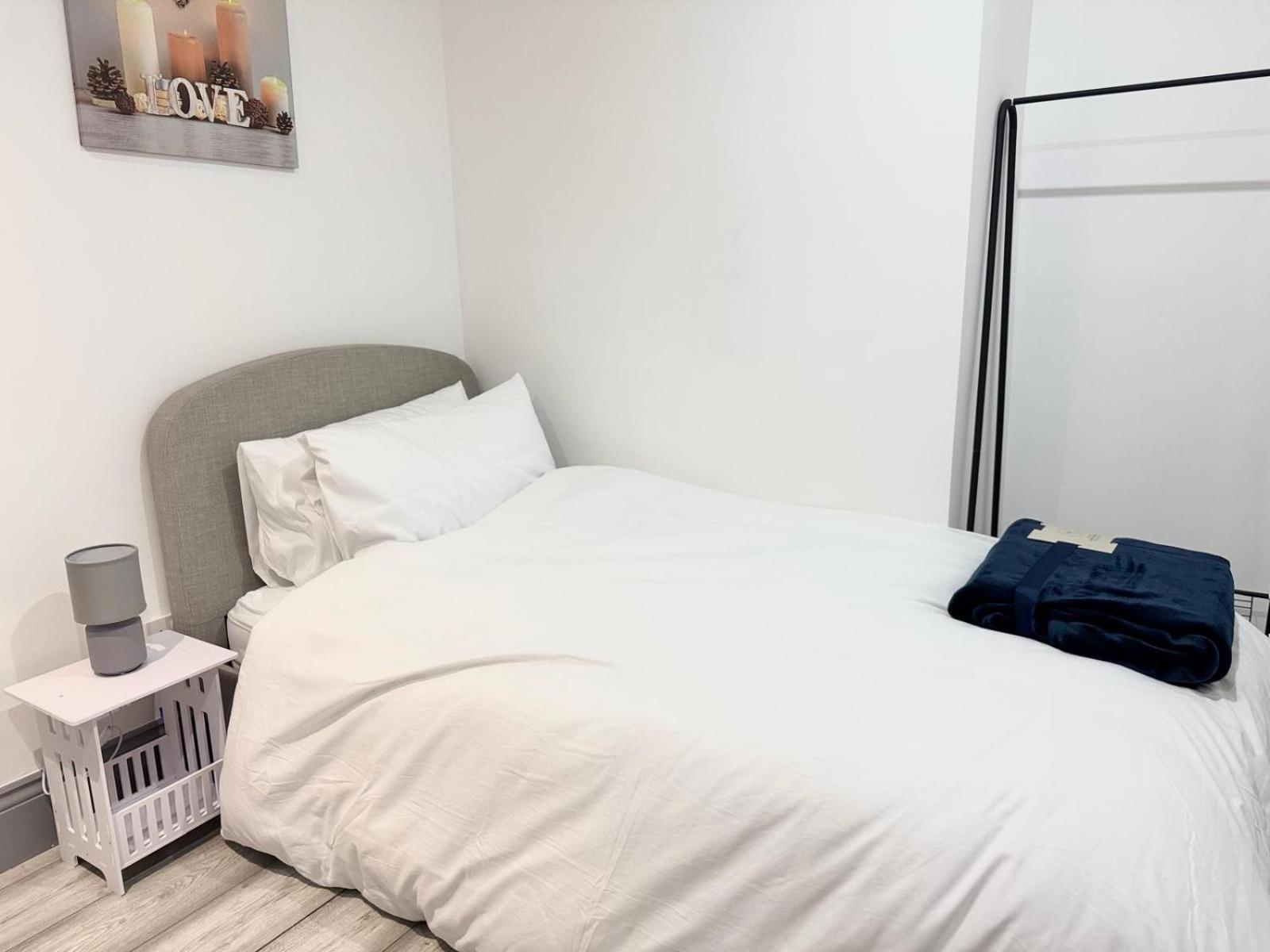 Cosy 3 Bed House In Quiet Neighbourhood - Free Parking * London