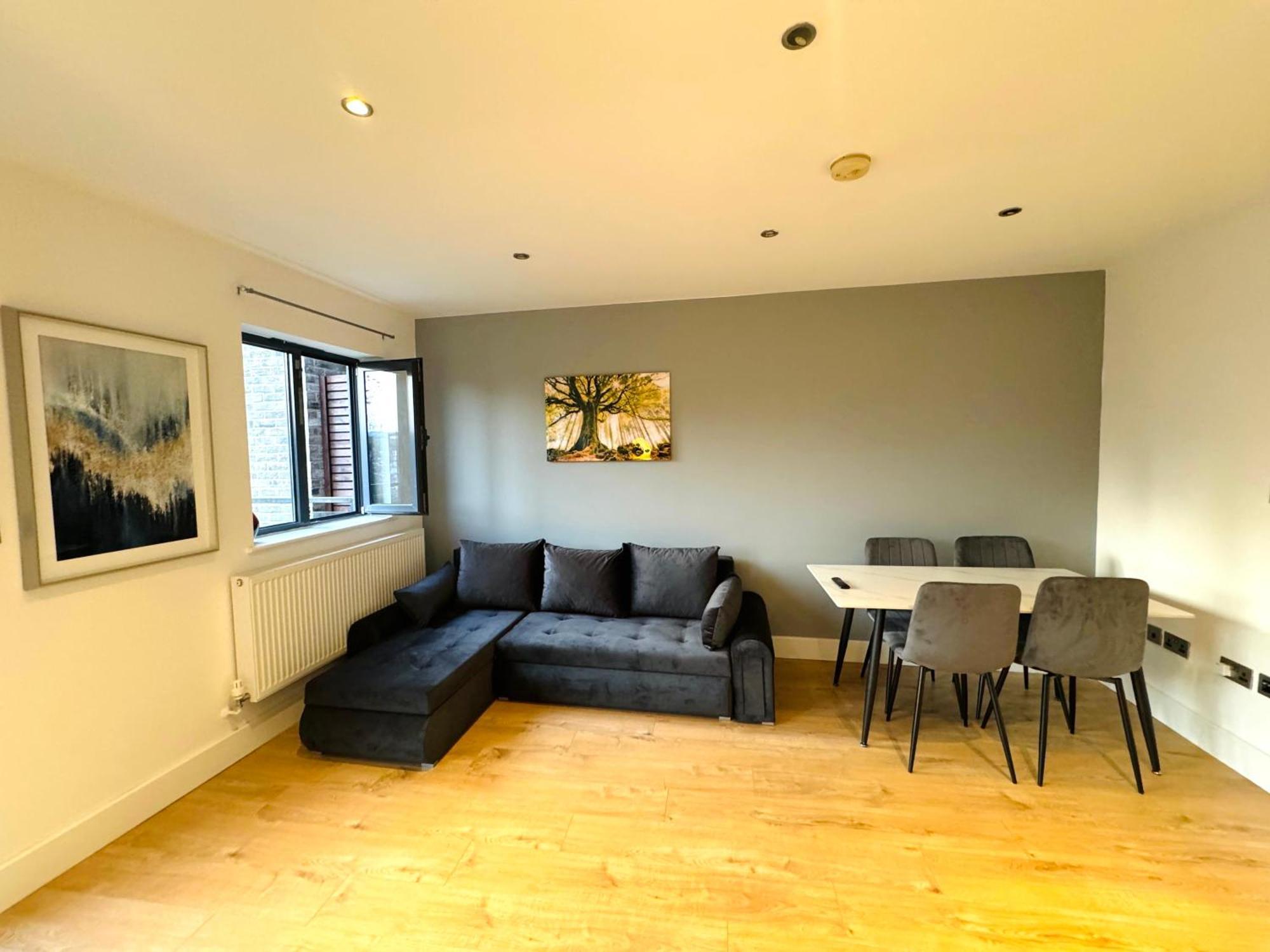 Luxurious Modern 2 Bedroom With 2 Balcony In Whitechapel *