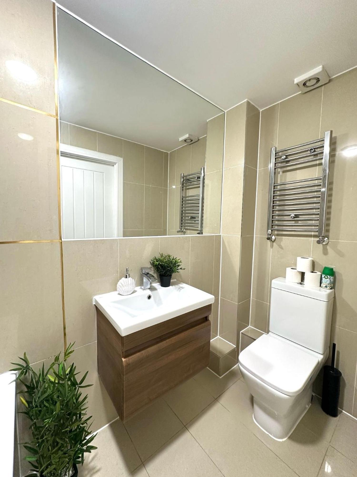 Luxurious Modern 2 Bedroom With 2 Balcony In Whitechapel Apartamento *
