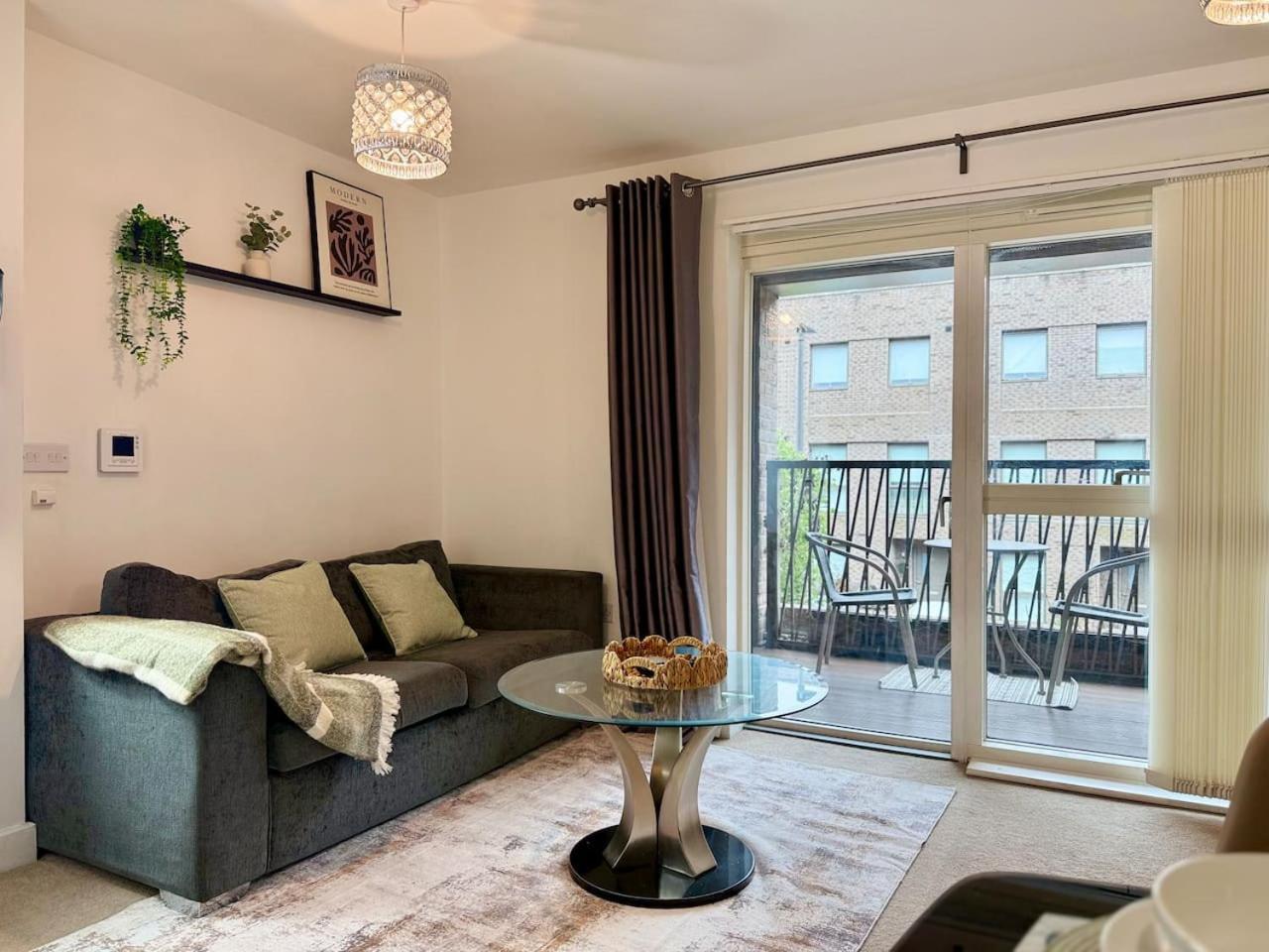 Lux 2 Bed Catford Bridge Station