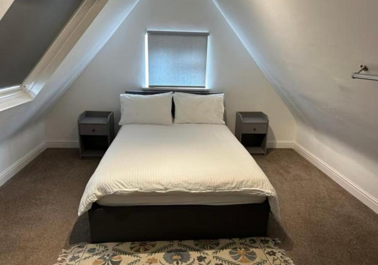 2 Bedroom Flat In Camden *