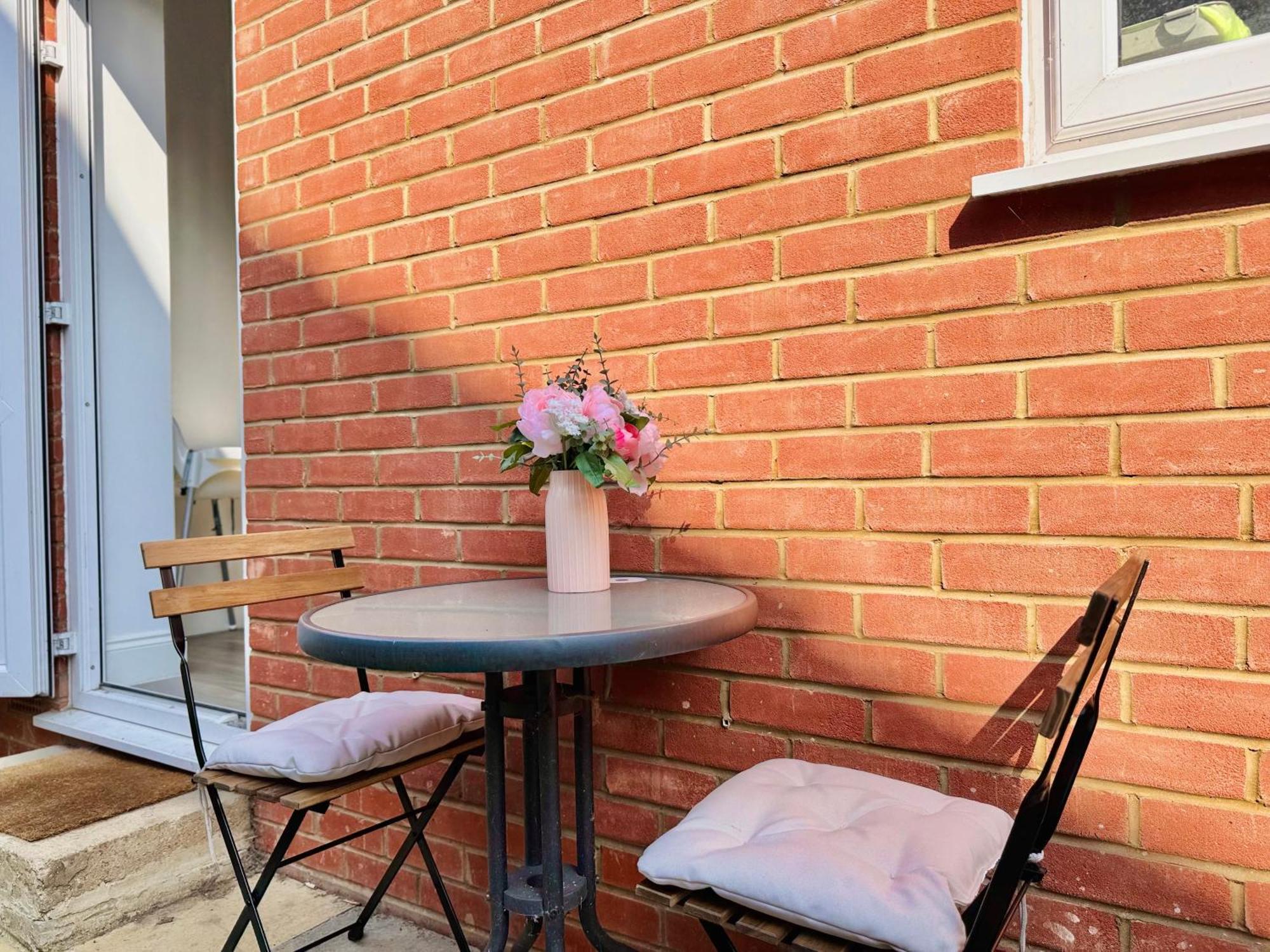 Apartment Cosy 1-bed Flat 30min To & Parking